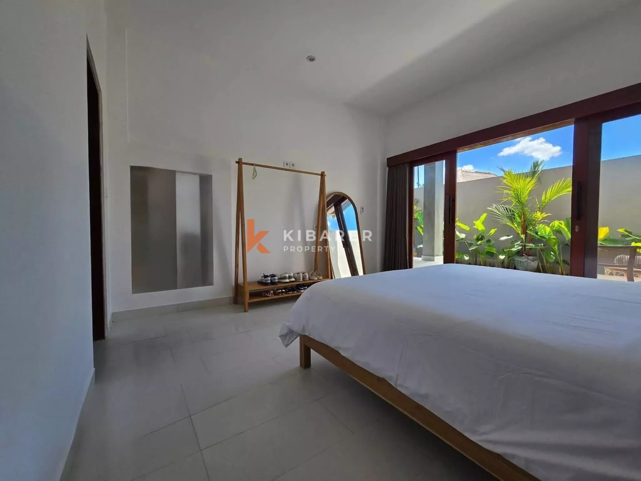 Prime Berawa Three Bedroom Open Living Villa Near Beach and cafes — image 11