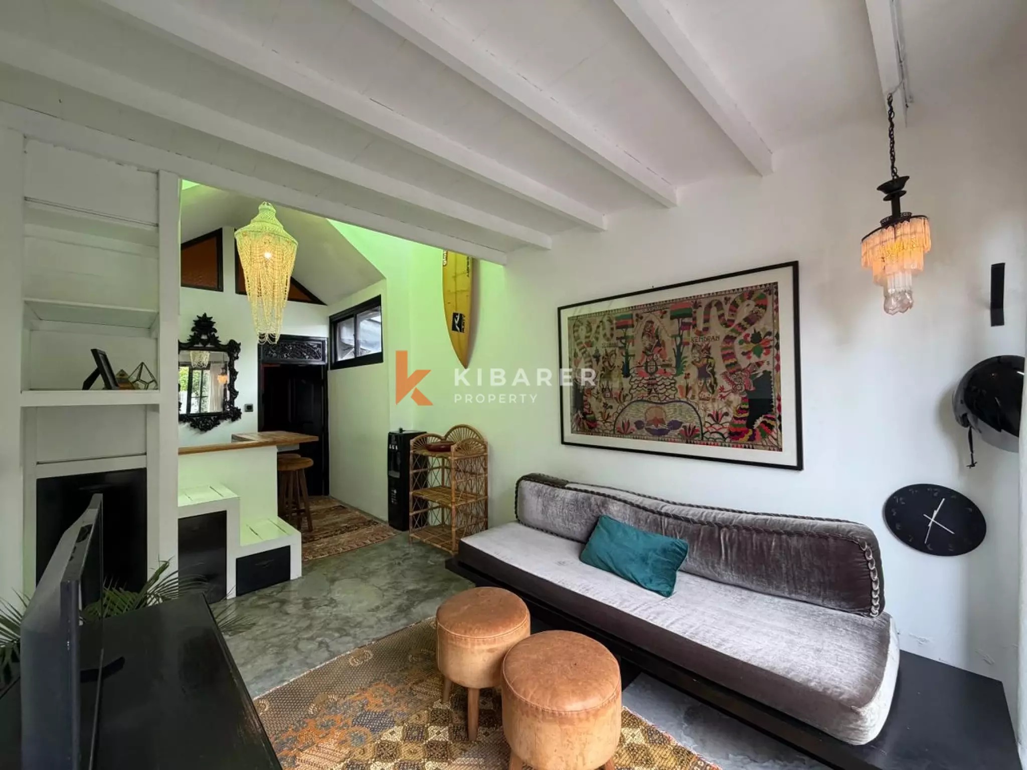Artictic Contemporer One-Bedroom Loft Plus Additional Room Situated in Berawa — image 2