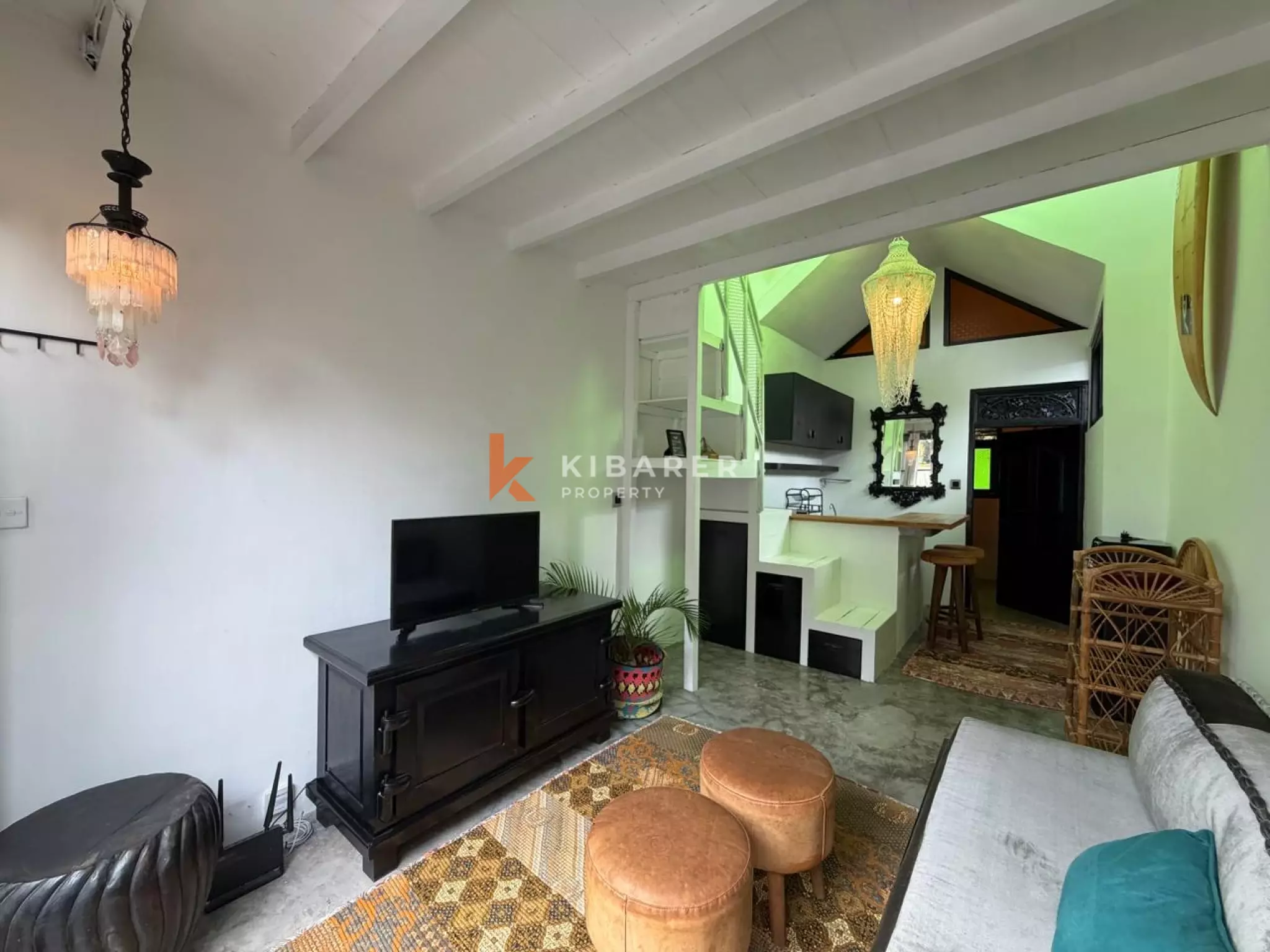 Artictic Contemporer One-Bedroom Loft Plus Additional Room Situated in Berawa — image 11