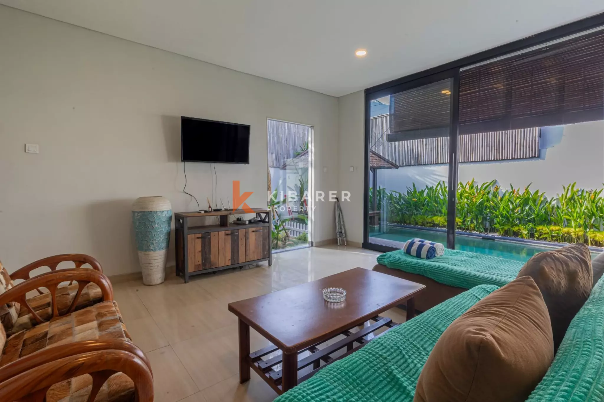 Spacious Three-Bedroom Gated Living Villa in Jimbaran — image 4