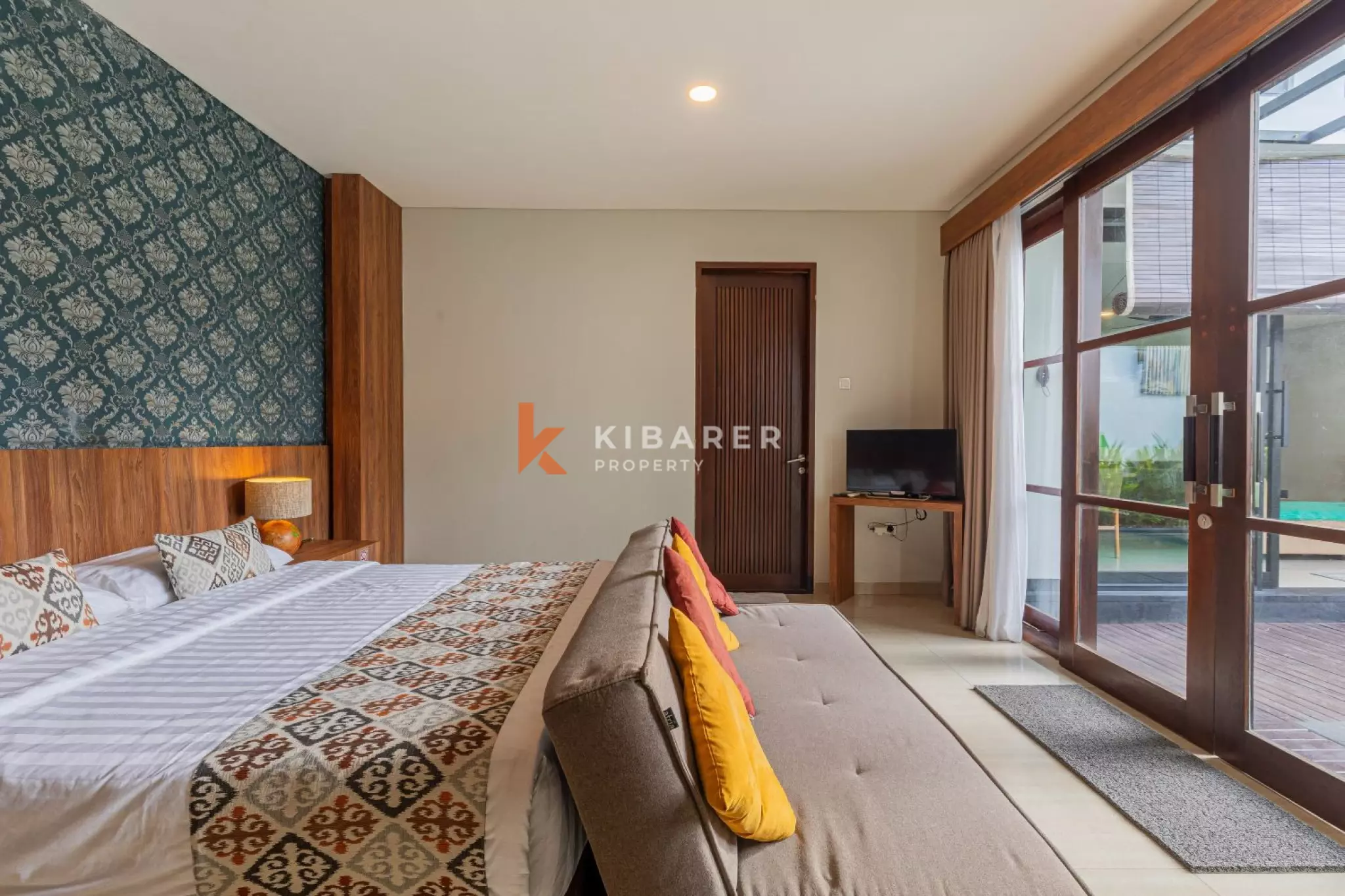 Spacious Three Bedroom Enclosed Living Villa in Jimbaran — image 10