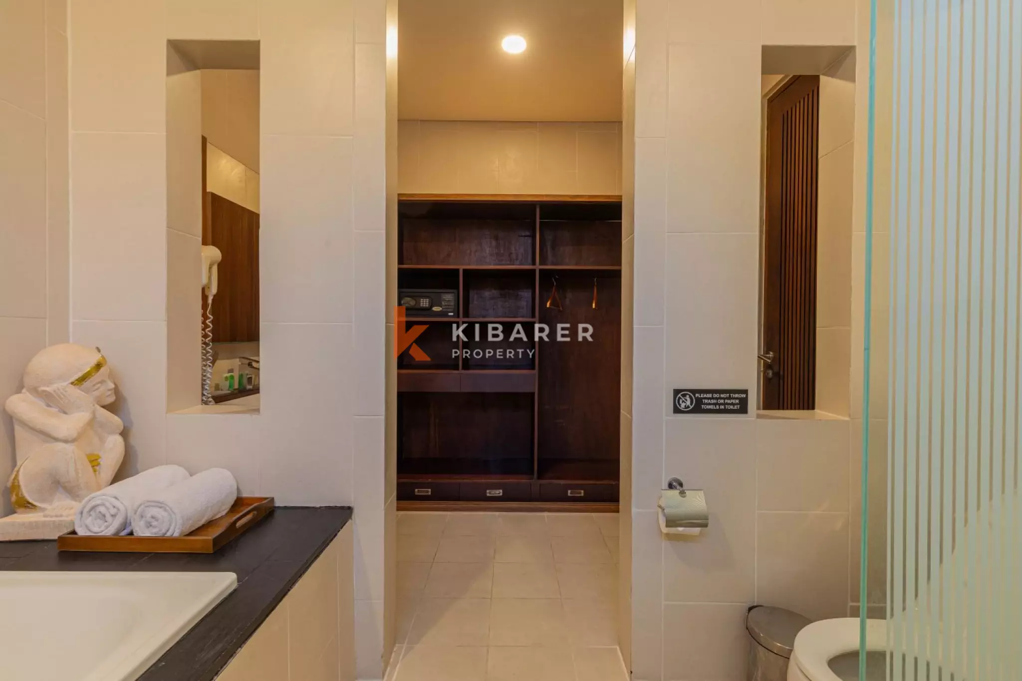 Spacious Three-Bedroom Gated Living Villa in Jimbaran — image 13