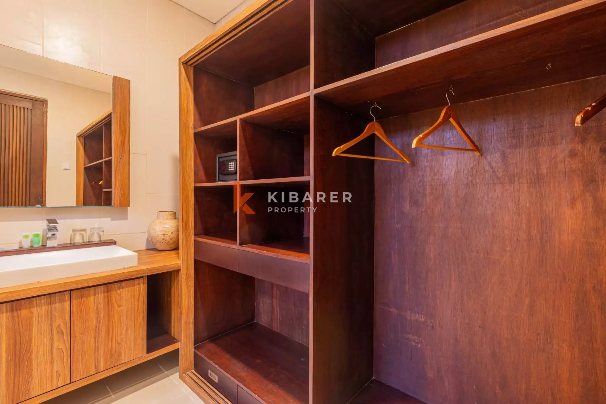 Spacious Three-Bedroom Gated Living Villa in Jimbaran — image 12