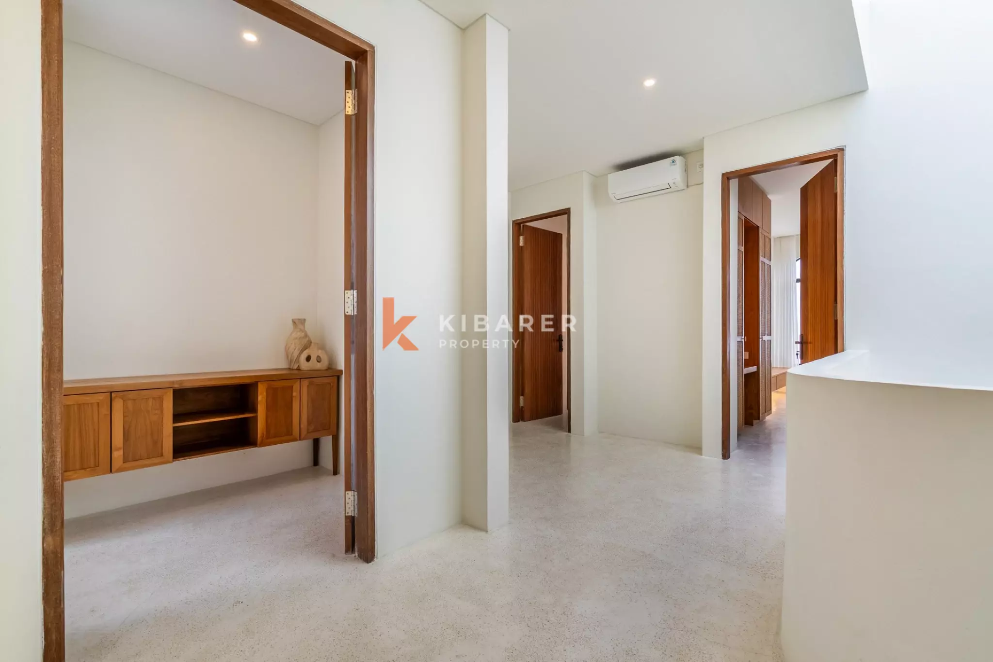 Elegant Family Four-Bedrooms Villa with Dual Kitchens in Ungasan — image 11