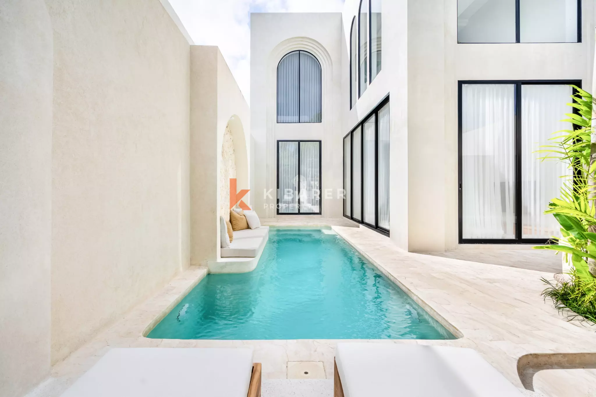 Elegant Family Four-Bedrooms Villa with Dual Kitchens in Ungasan — image 14