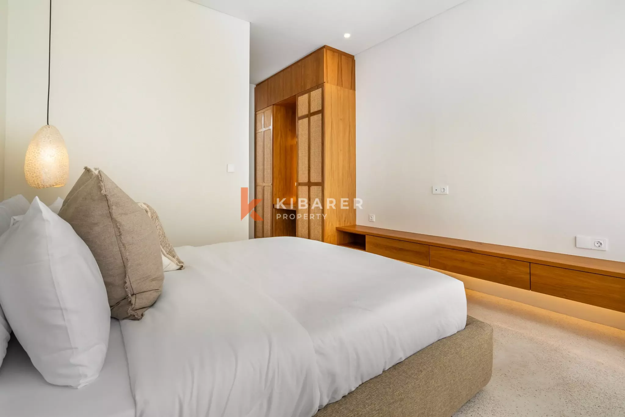 Elegant Family Four-Bedrooms Villa with Dual Kitchens in Ungasan — image 16