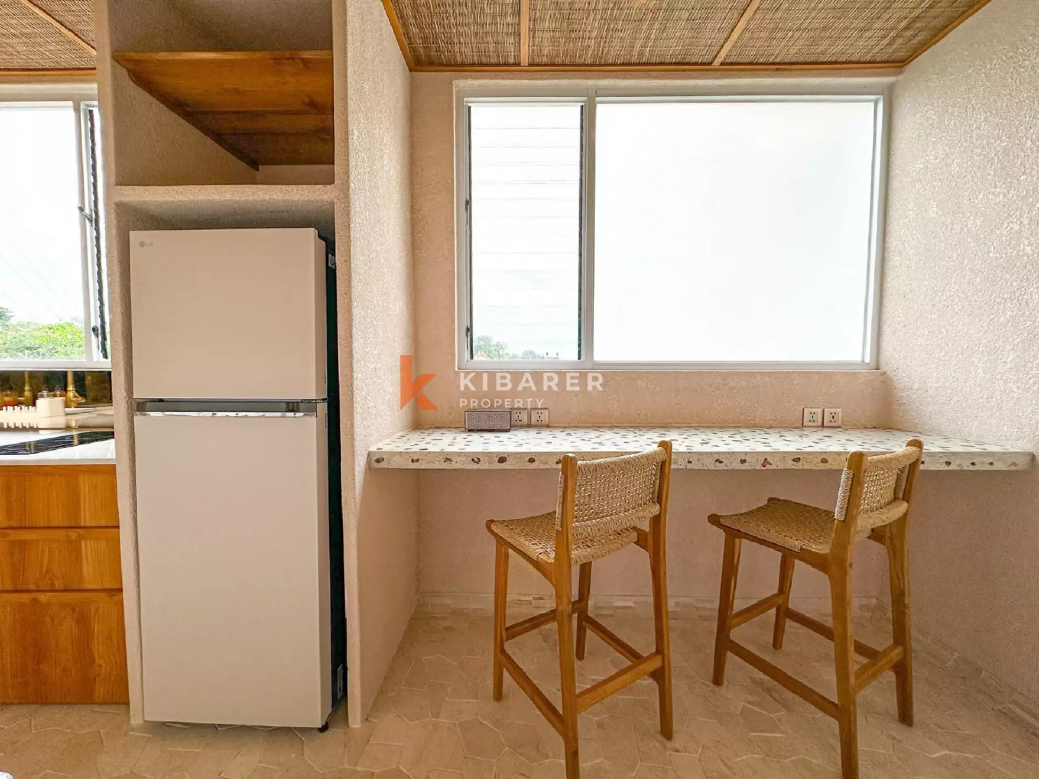 Detailed Modern Design One-Bedroom Apartment in Tumbak Bayuh — image 4