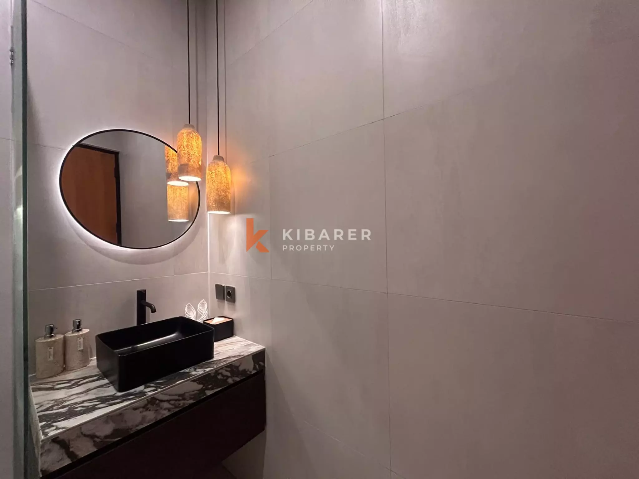 Elegant Contemporary Three-Bedroom Villa with Private Pool in Kerobokan — image 12