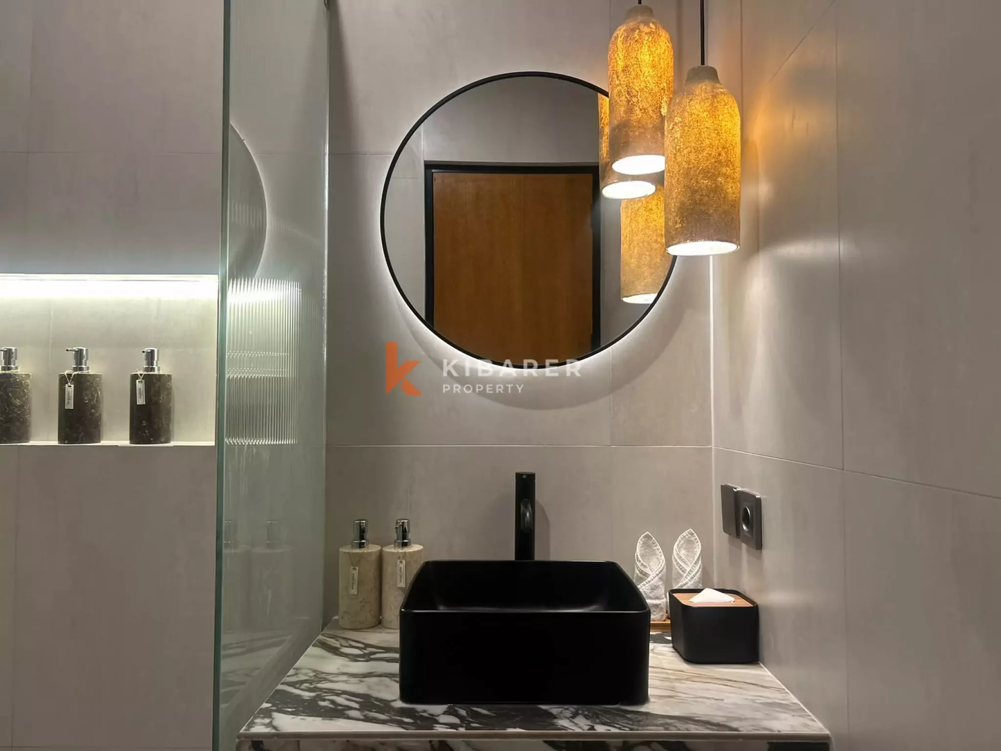 Elegant Contemporary Three-Bedroom Villa with Private Pool in Kerobokan — image 14