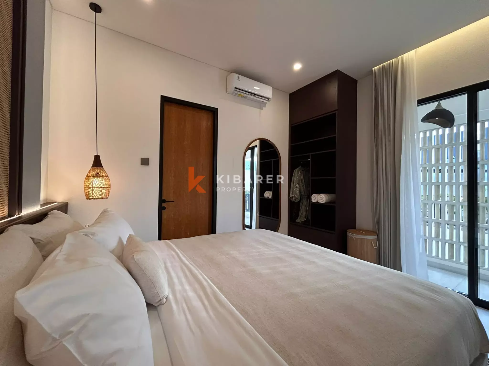 Elegant Contemporary Three-Bedroom Villa with Private Pool in Kerobokan — image 16
