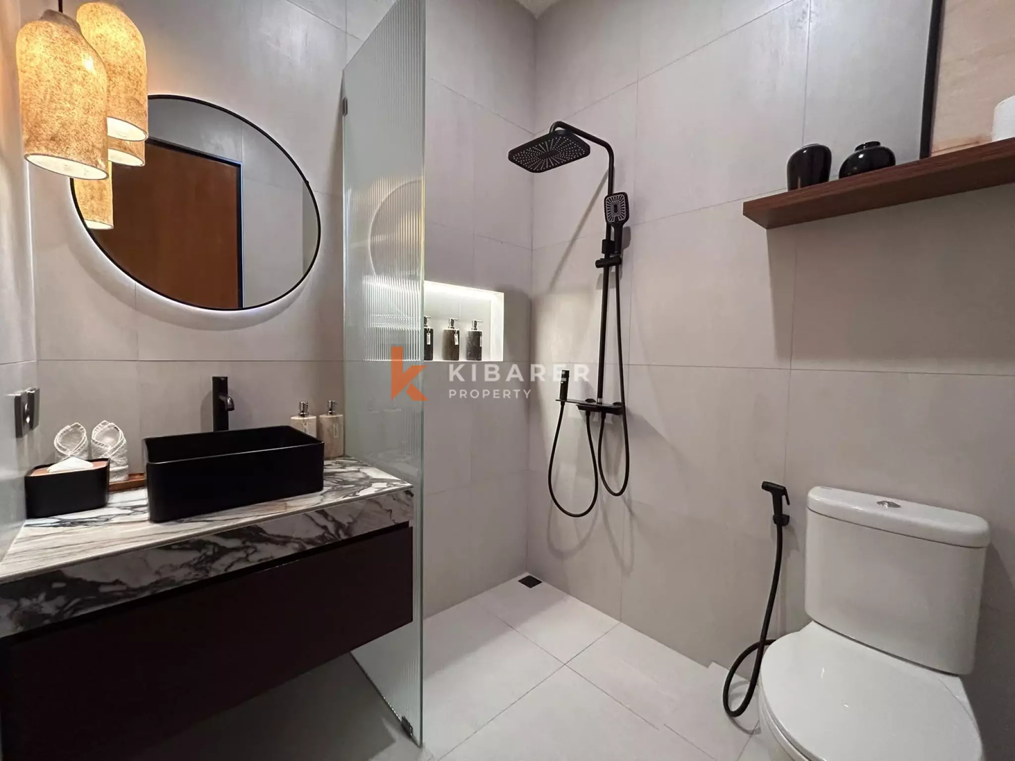 Elegant Contemporary Three-Bedroom Villa with Private Pool in Kerobokan — image 17