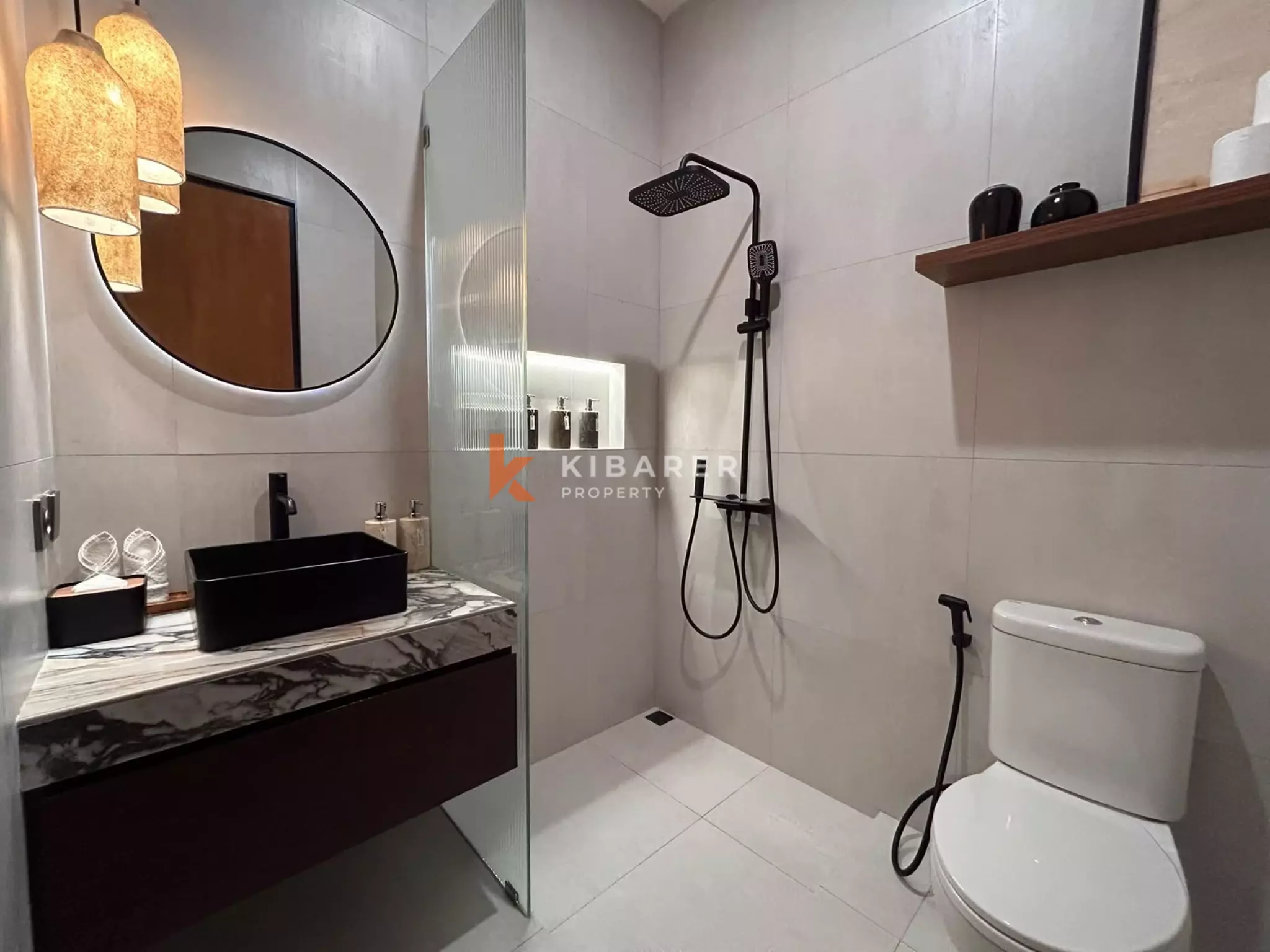 Elegant Contemporary Three-Bedroom Villa with Private Pool in Kerobokan — image 19
