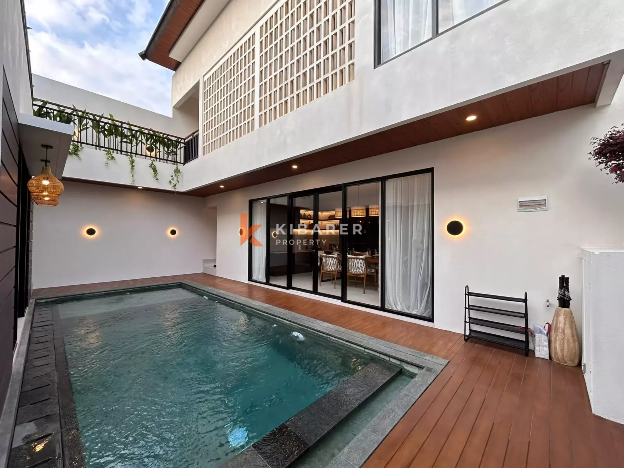 Elegant Contemporary Three-Bedroom Villa with Private Pool in Kerobokan — image 2