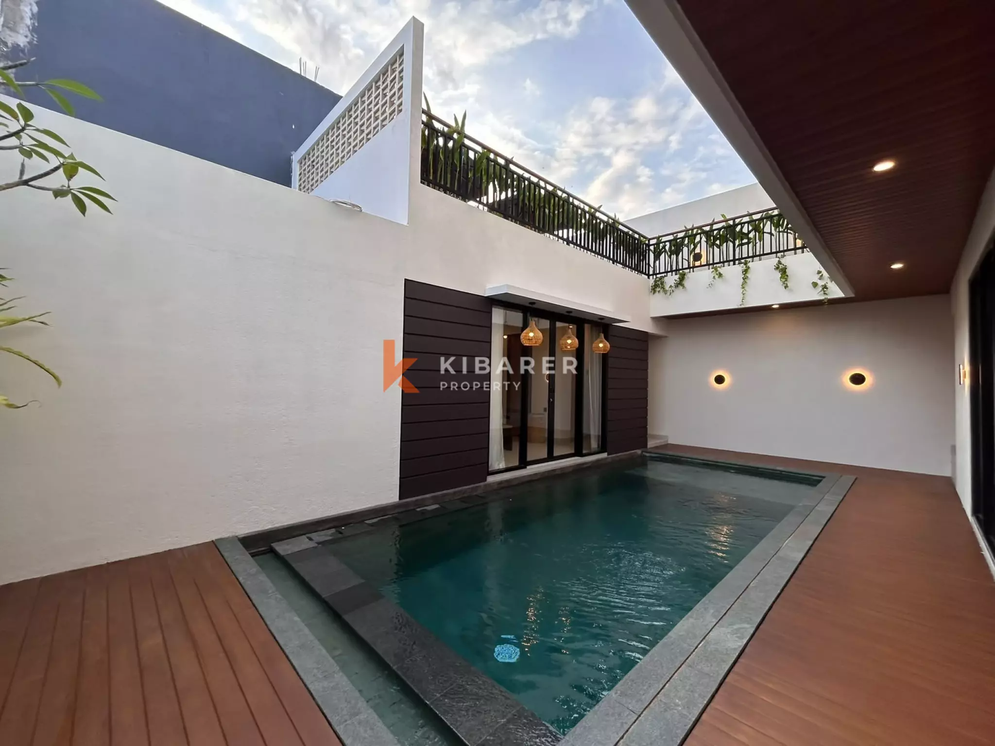 Elegant Contemporary Three-Bedroom Villa with Private Pool in Kerobokan — image 4