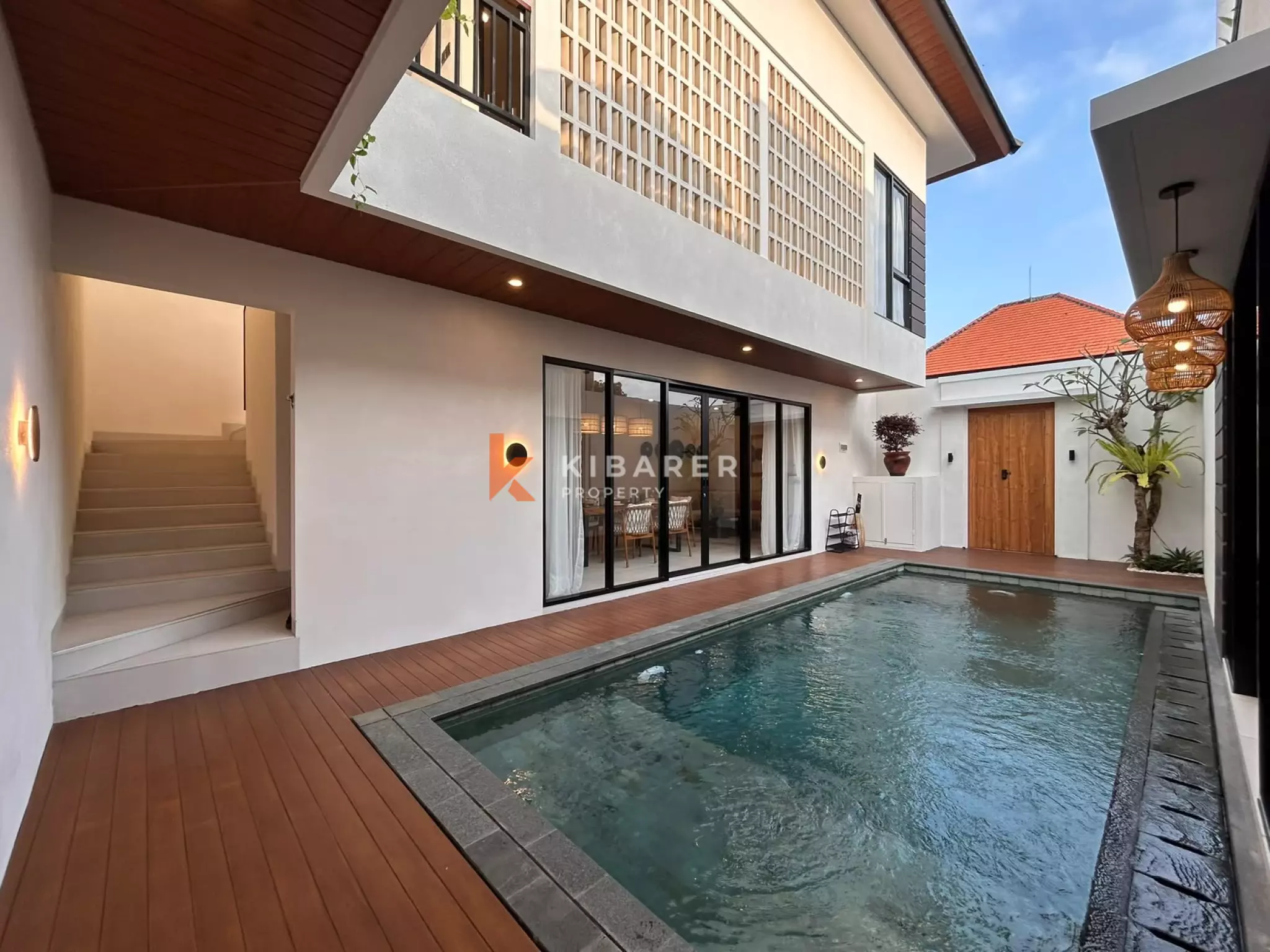 Elegant Contemporary Three-Bedroom Villa with Private Pool in Kerobokan — image 1