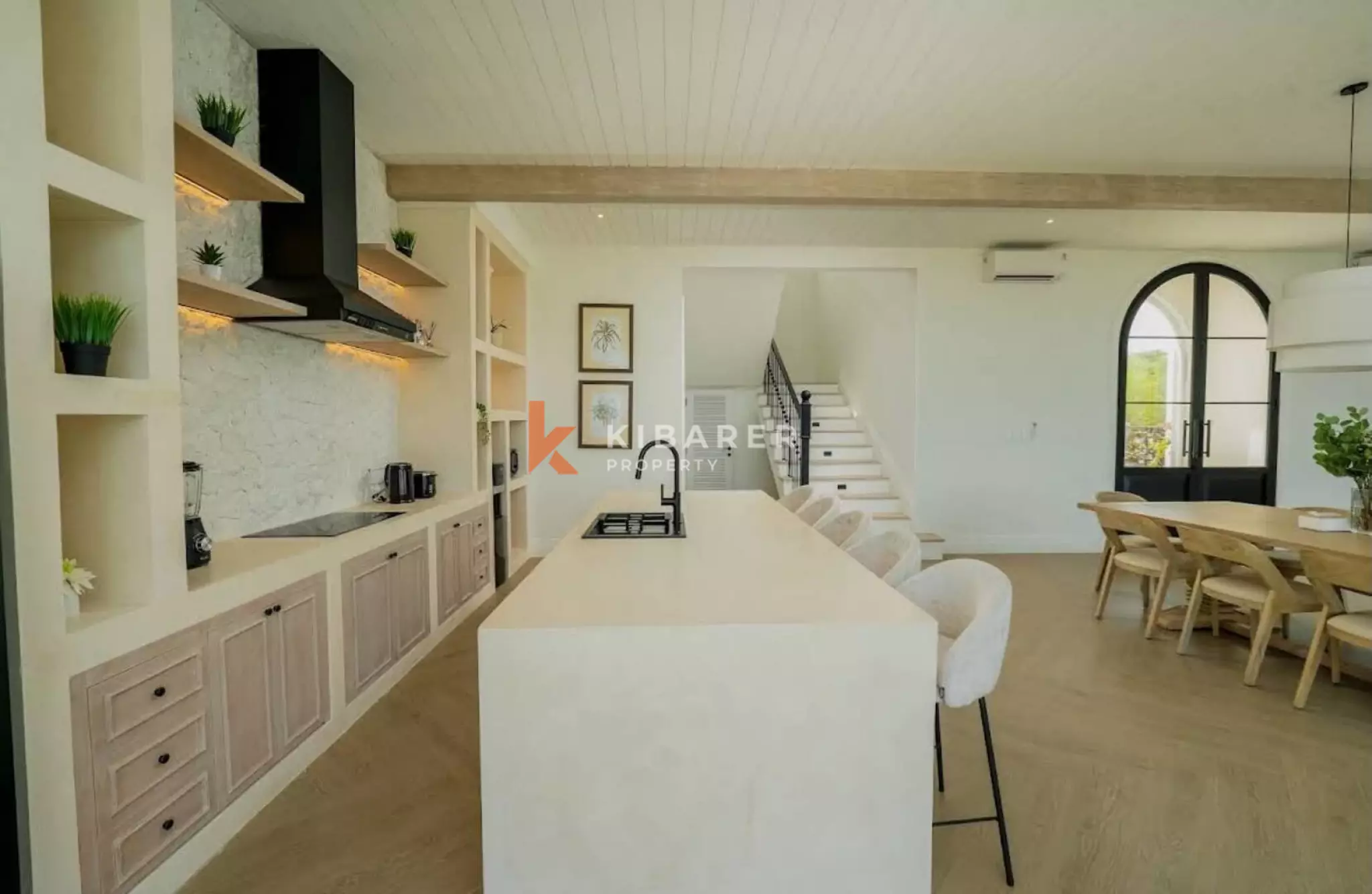 Modern Four-Bedroom Villa with Panoramic Sea Views & Rooftop in Ungasan — image 5