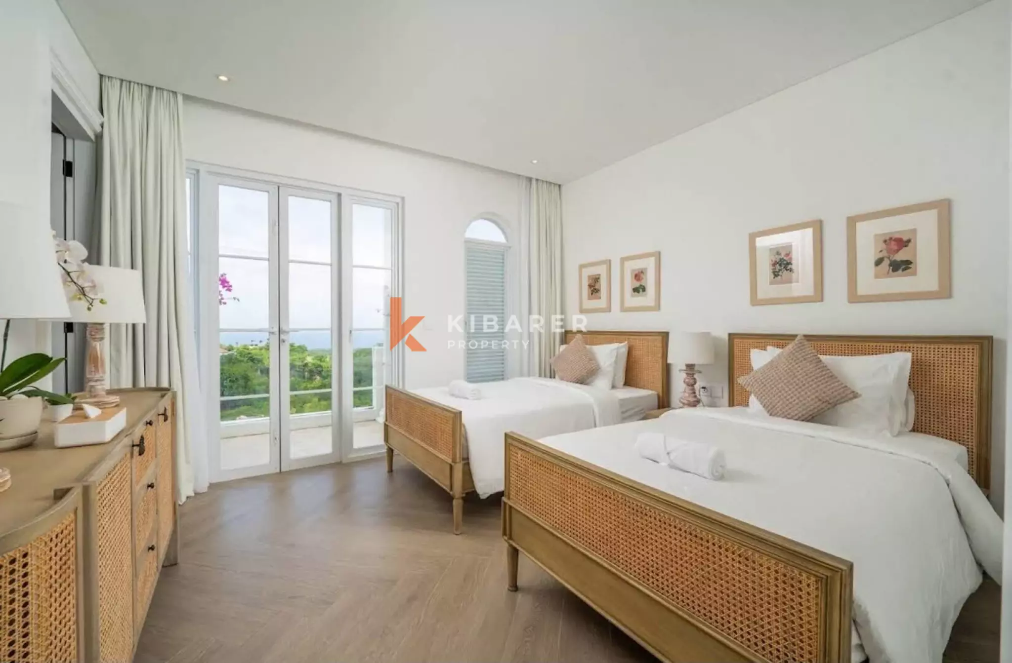 Modern Four-Bedroom Villa with Panoramic Sea Views & Rooftop in Ungasan — image 12