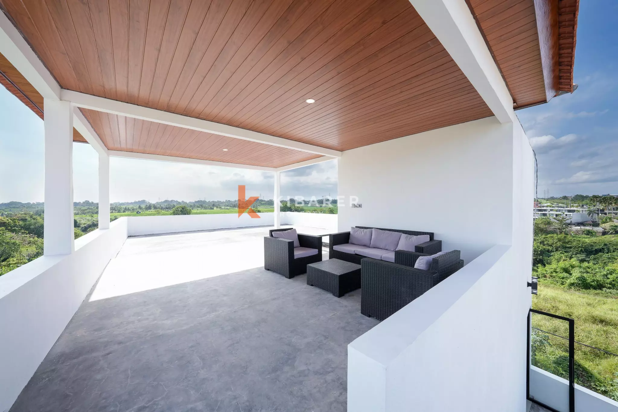 Spacious Three-Bedroom Villa with Panoramic Views in Cepaka — image 11