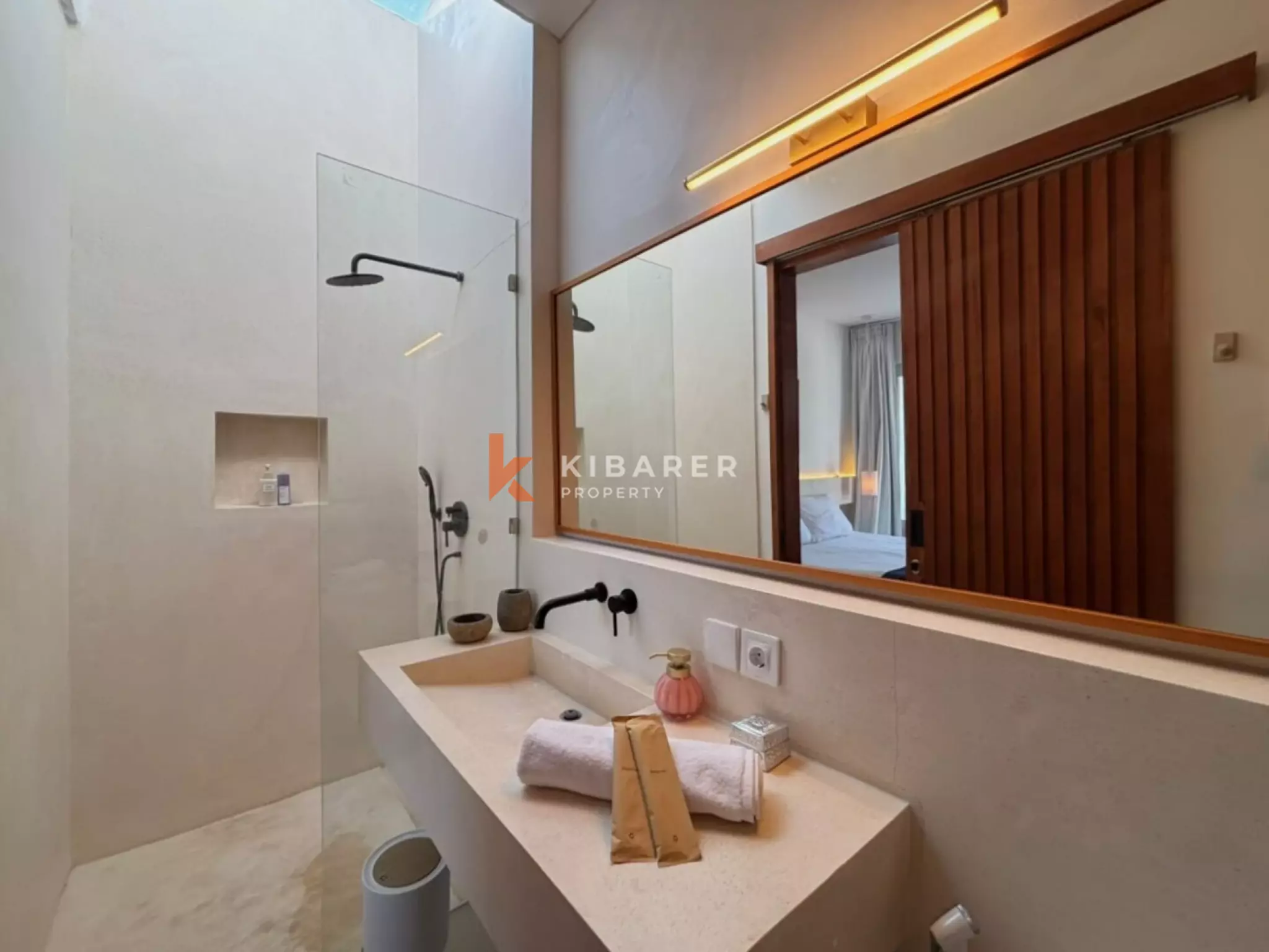 Stunning Two-Bedroom Villa with Golf Course View Near Balangan Beach — image 19
