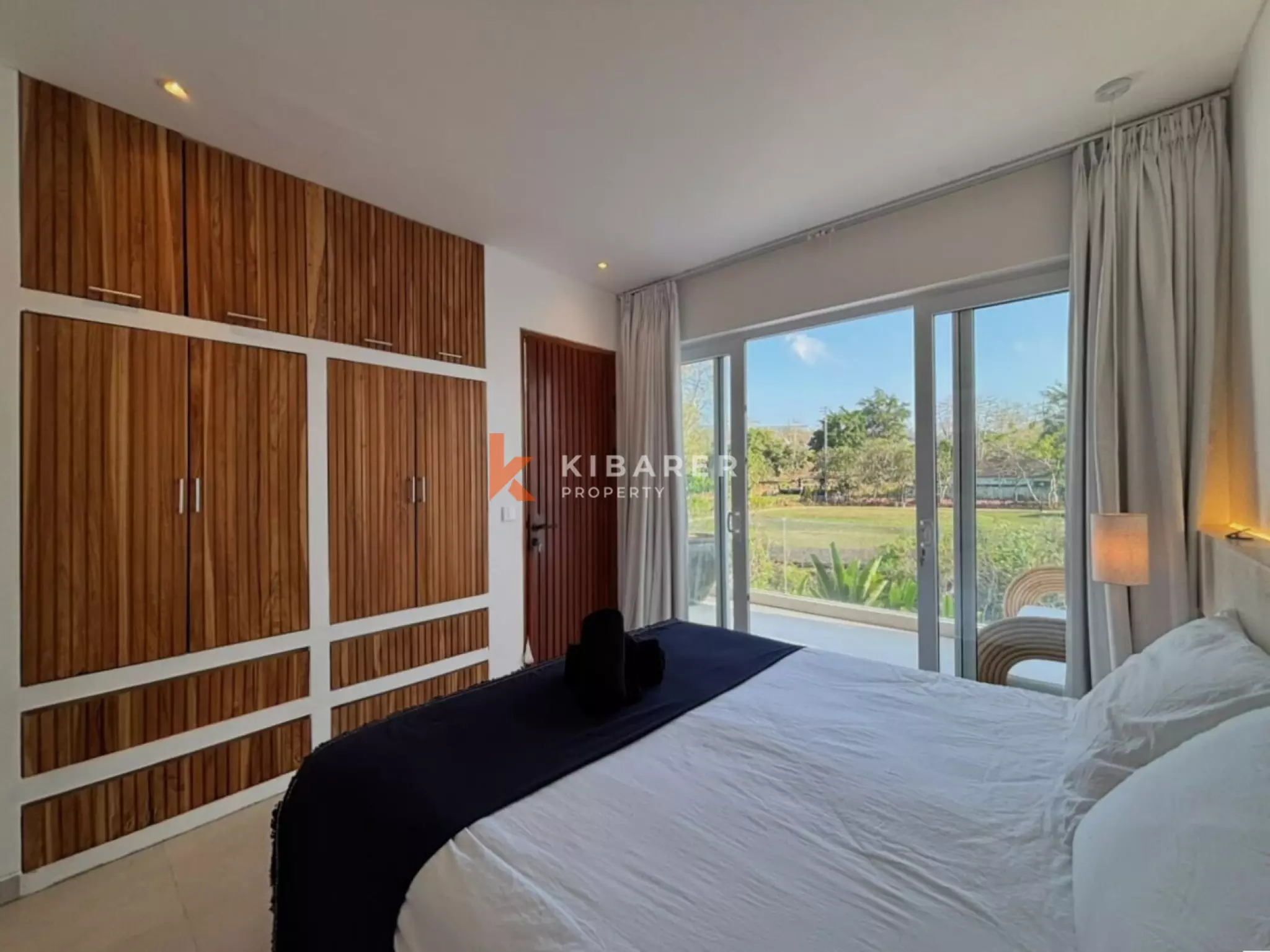 Stunning Two-Bedroom Villa with Golf Course View Near Balangan Beach — image 14