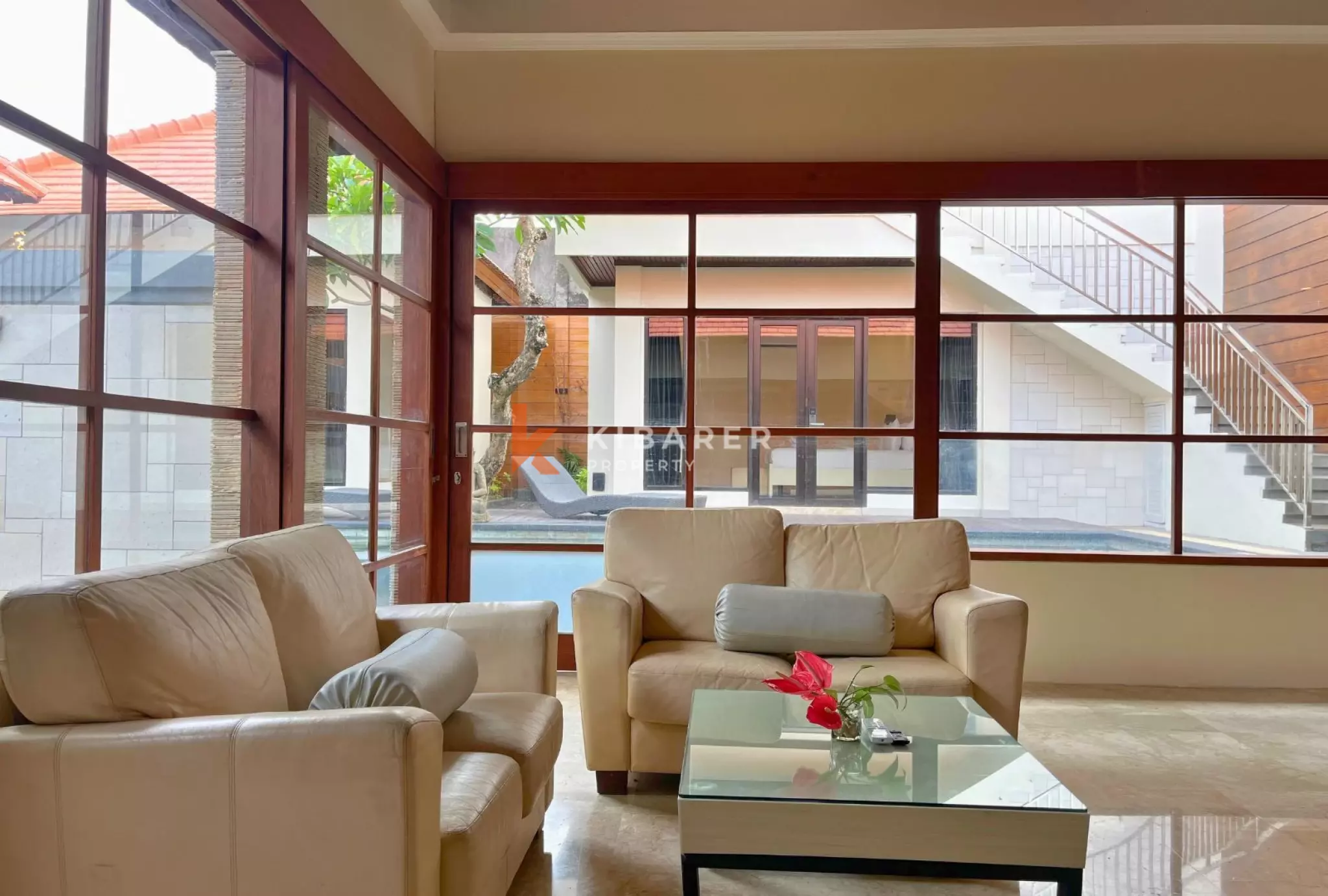Tropical Vacation – 3-Bedroom Villa with Pool & Jacuzzi in Batu Belig — image 8