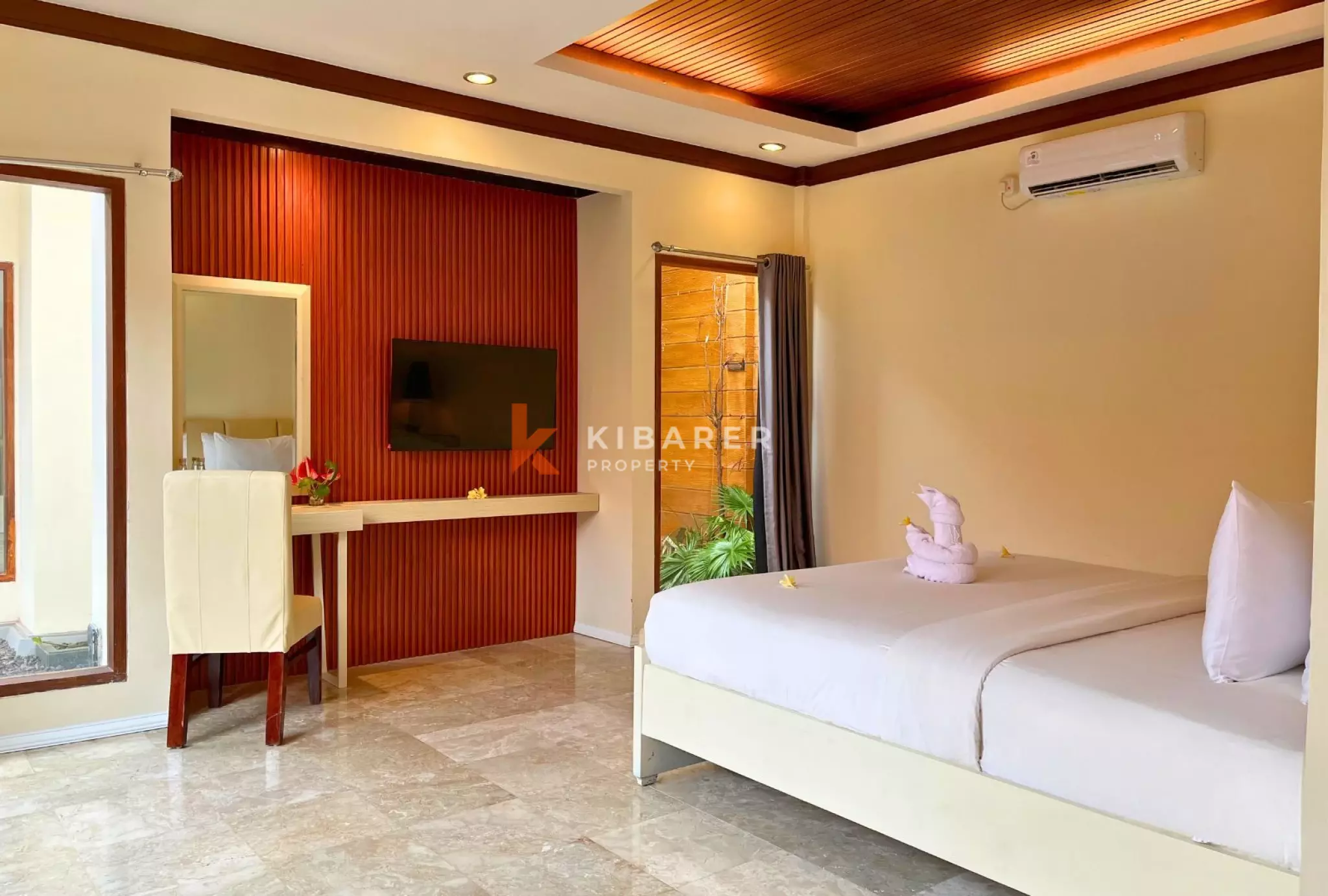Tropical Vacation – 3-Bedroom Villa with Pool & Jacuzzi in Batu Belig — image 11