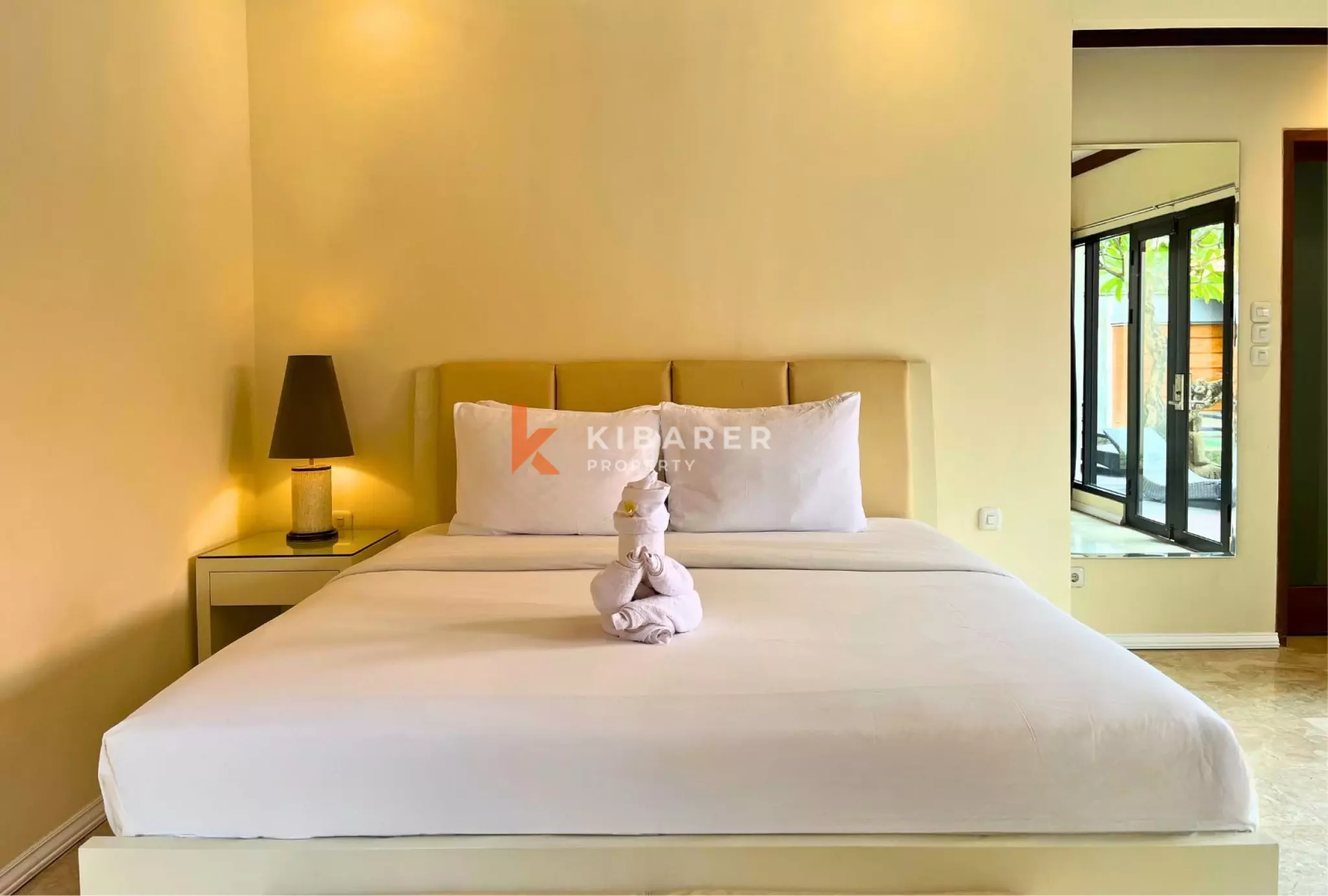 Three-Bedroom Villa with Jacuzzi Pool – Near Popular Batu Belig Spots — image 8