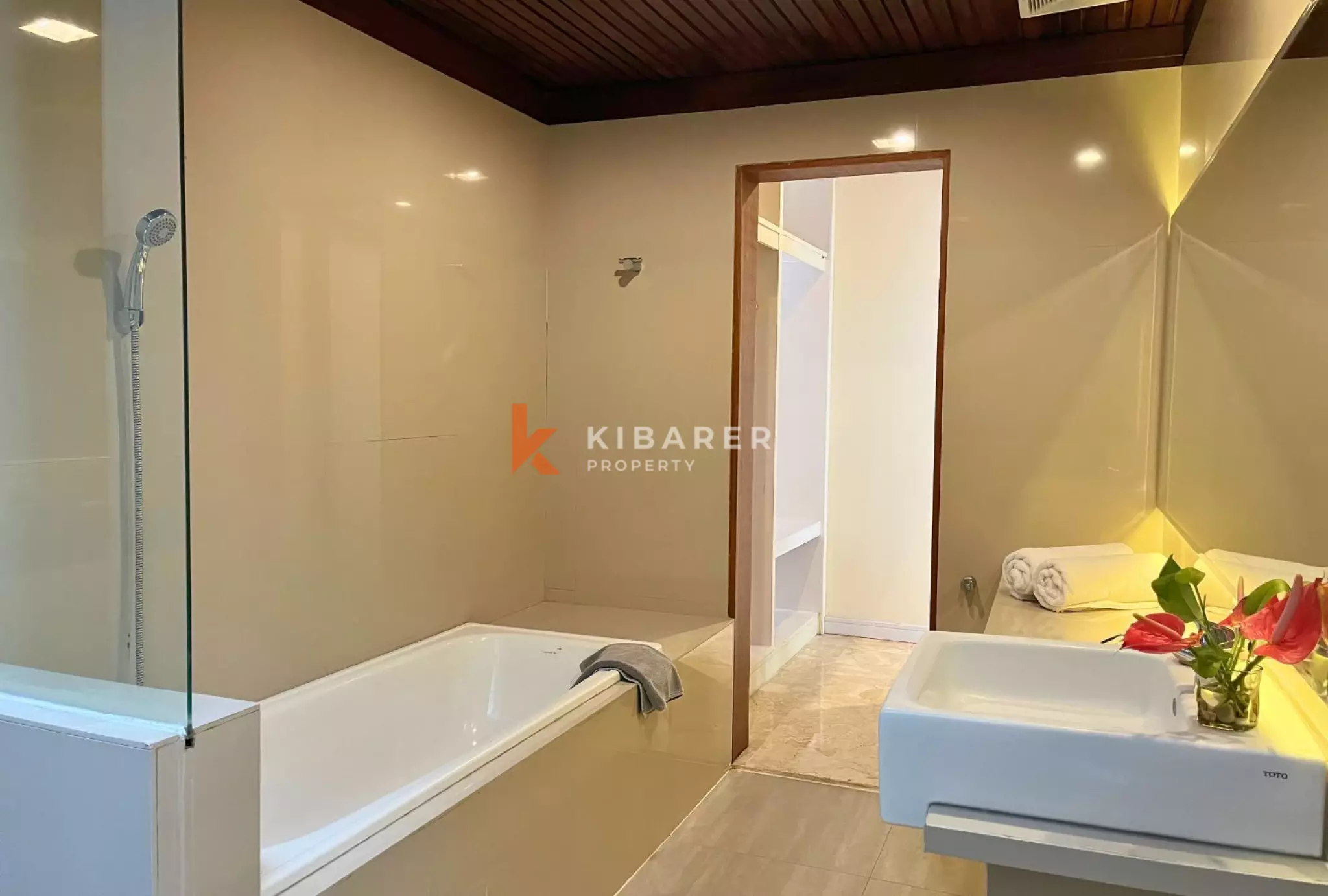Batu Belig Retreat – 3-Bedroom Villa with Jacuzzi Pool Near Popular Spots — image 16