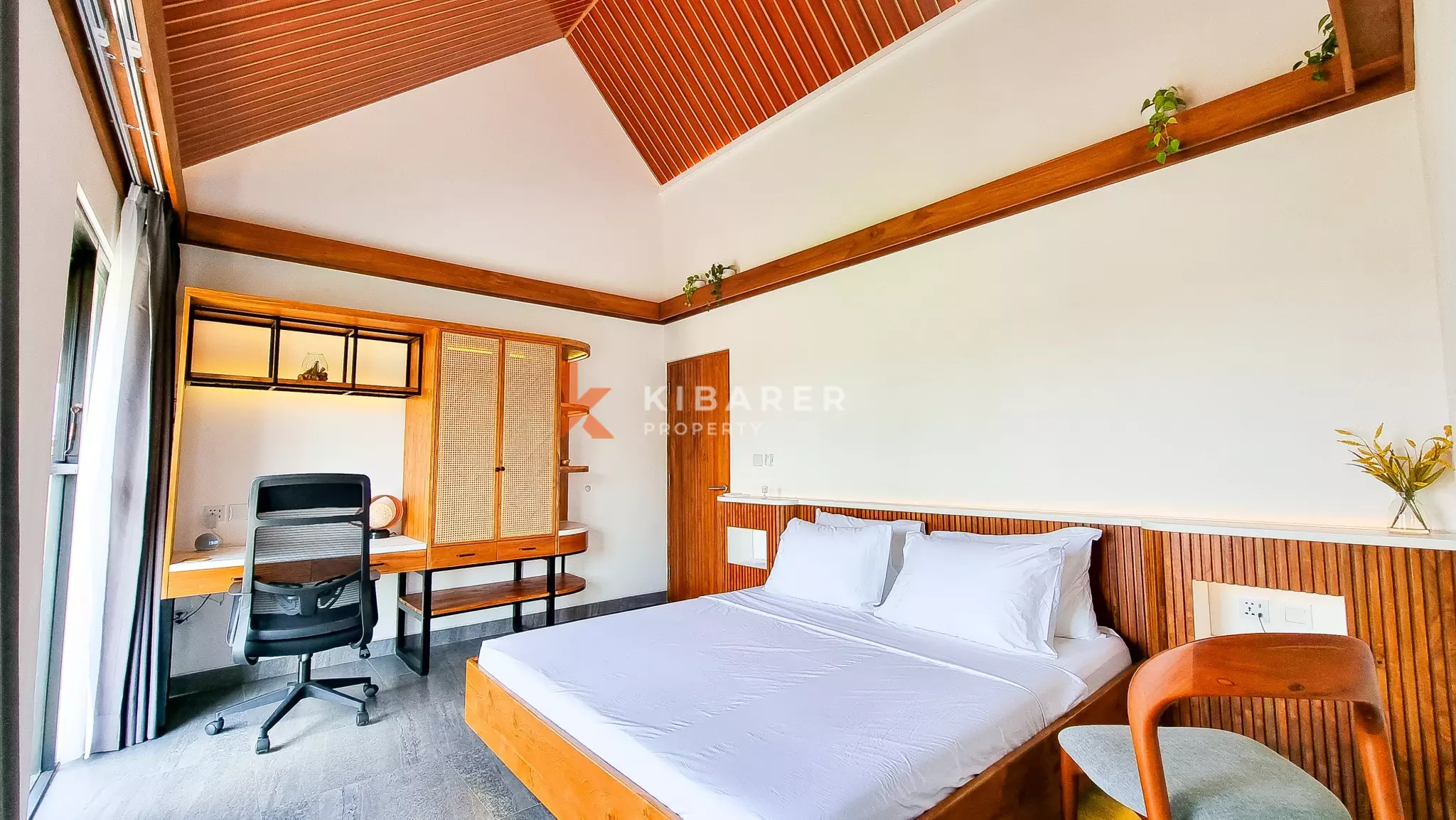 Contemporary Three-Bedroom Villa with Remote Work Space in Umalas — image 11