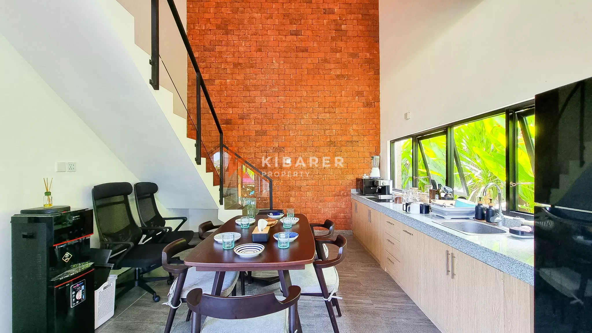 Contemporary Three-Bedroom Villa with Remote Work Space in Umalas — image 9