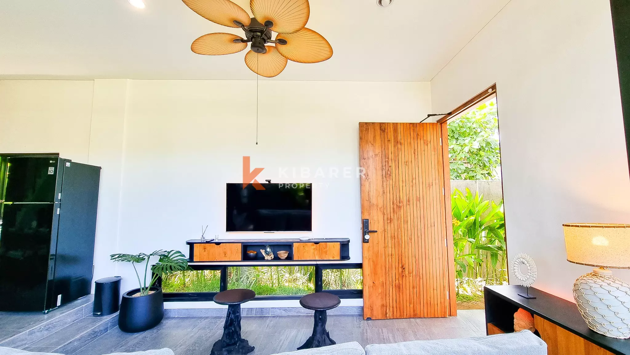 Contemporary Three-Bedroom Villa with Remote Work Space in Umalas — image 7