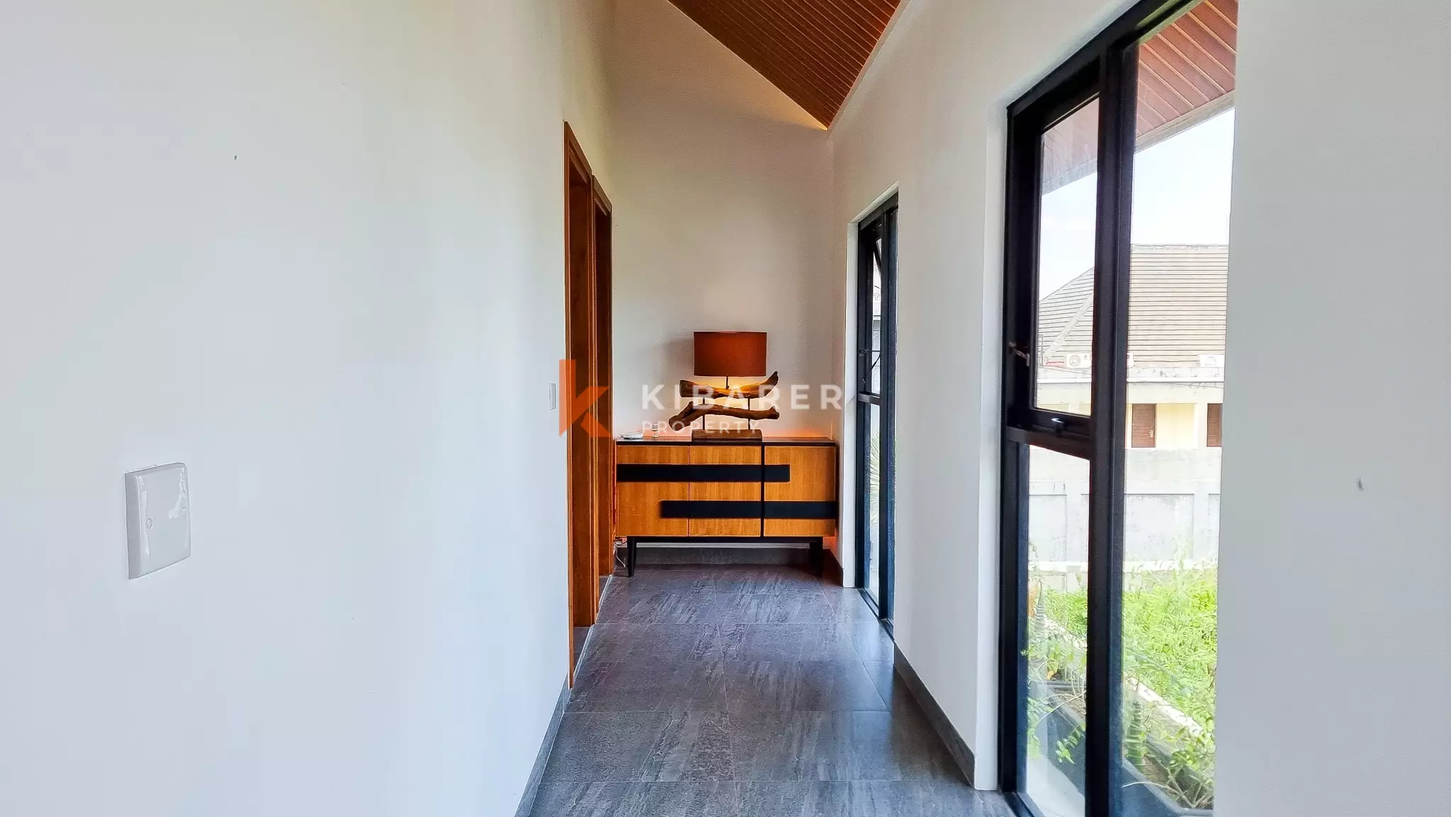 Contemporary Three-Bedroom Villa with Remote Work Space in Umalas — image 10