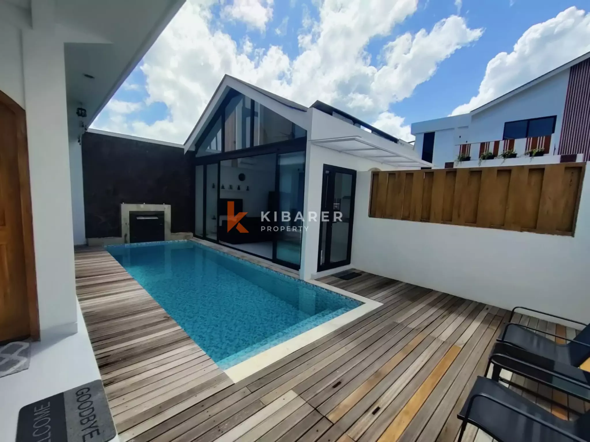 Elegant Tropical Villa with 2+1 Bedrooms, Bathtub, and Rooftop Pool in Nyanyi