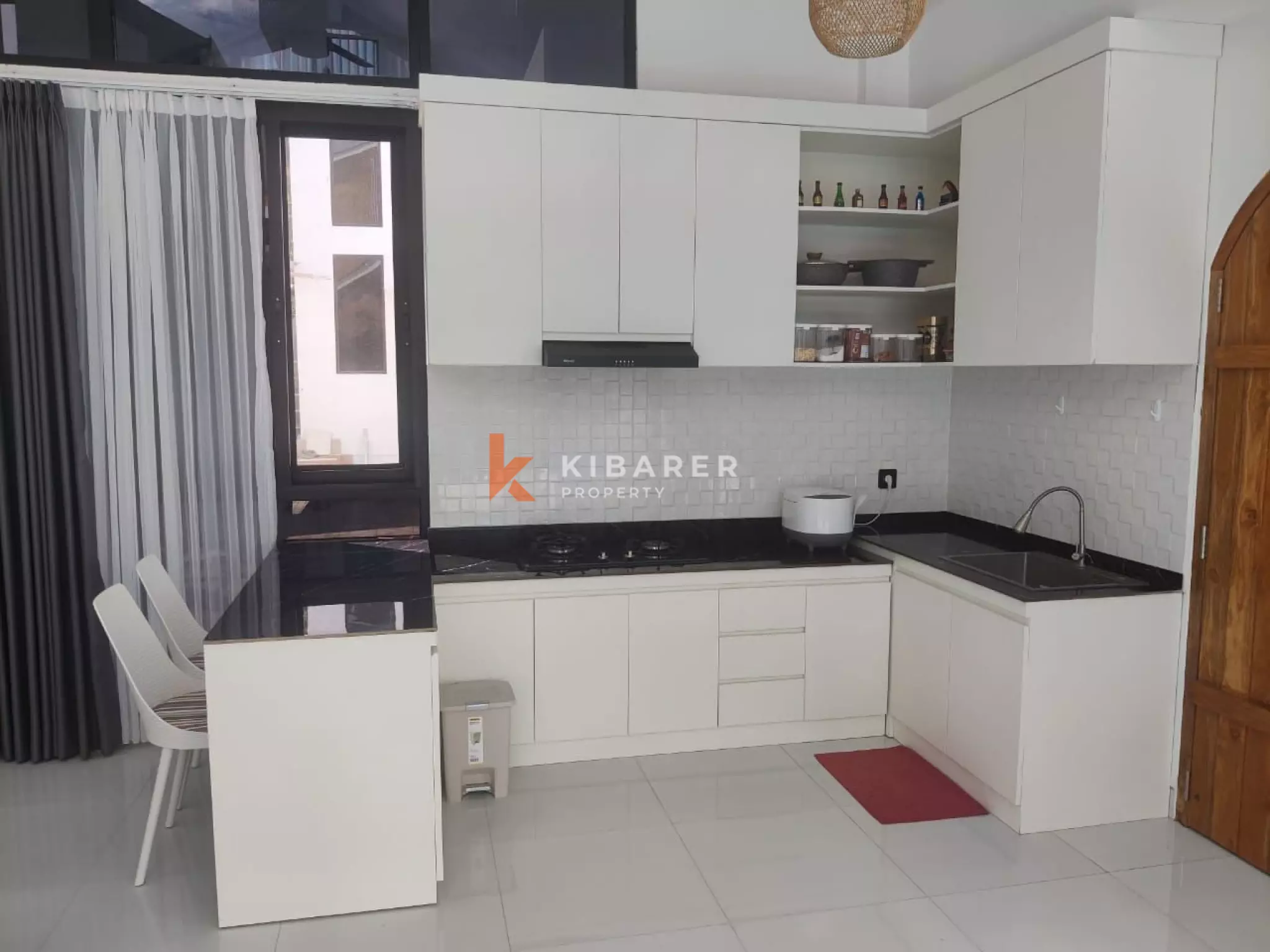Elegant Tropical Villa with 2+1 Bedrooms, Bathtub, and Rooftop Pool in Nyanyi — image 5