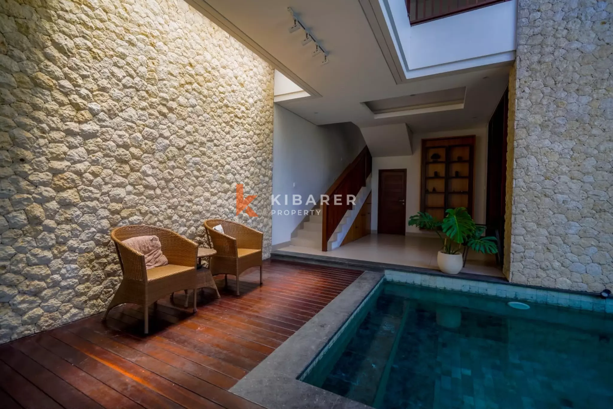 Fully Furnished Three-Bedroom Villa with Enclosed Living Area in Cemagi — image 5
