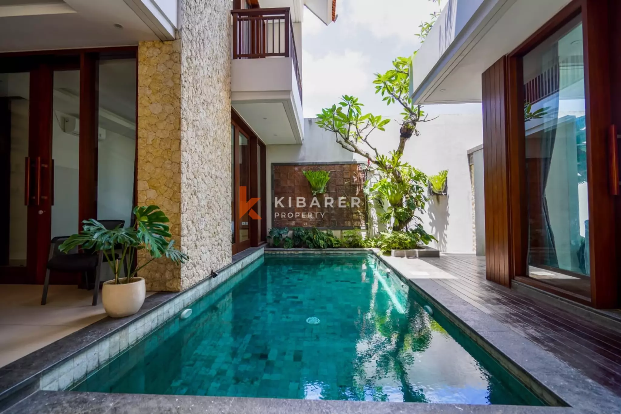 Fully Furnished Three-Bedroom Villa with Enclosed Living Area in Cemagi — image 3