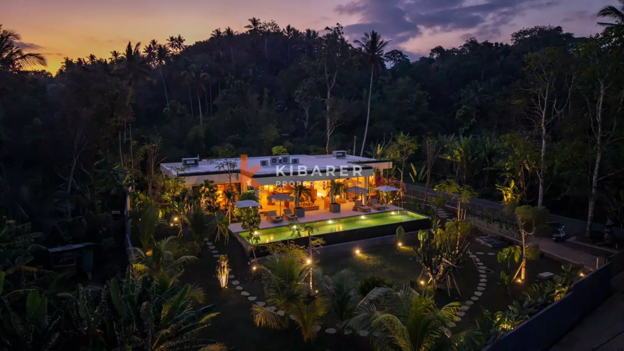 Luxurious Four-Bedroom Tropical Villa with Spacious Private Pool in Tabanan — image 1