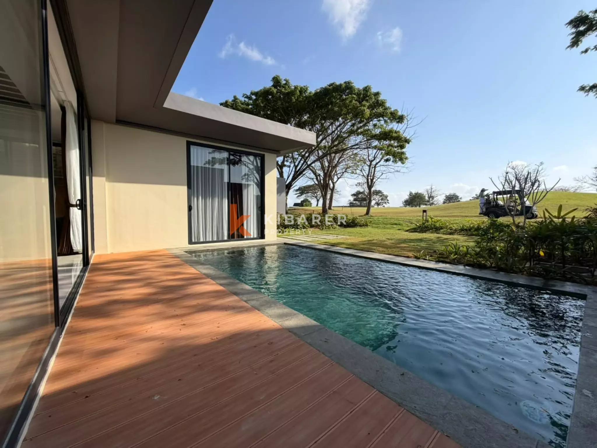 Luxury Three-Bedroom Villa with Private Pool and Golf Course View in Pecatu — image 3