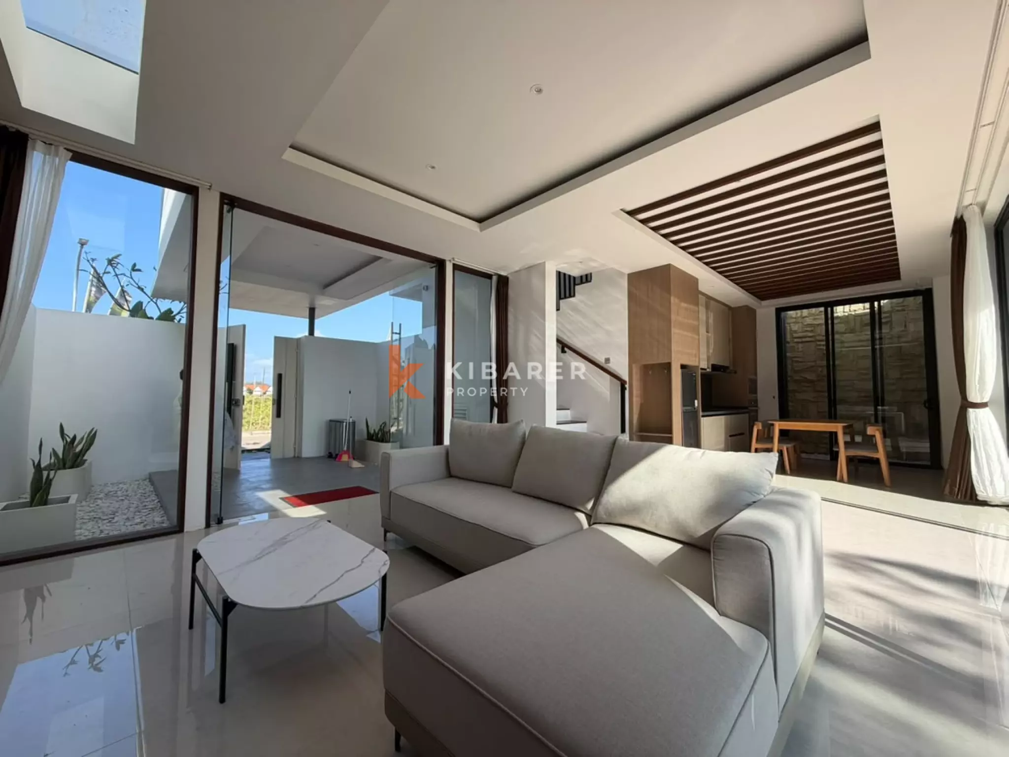 Luxury Three-Bedroom Villa with Private Pool and Golf Course View in Pecatu — image 7