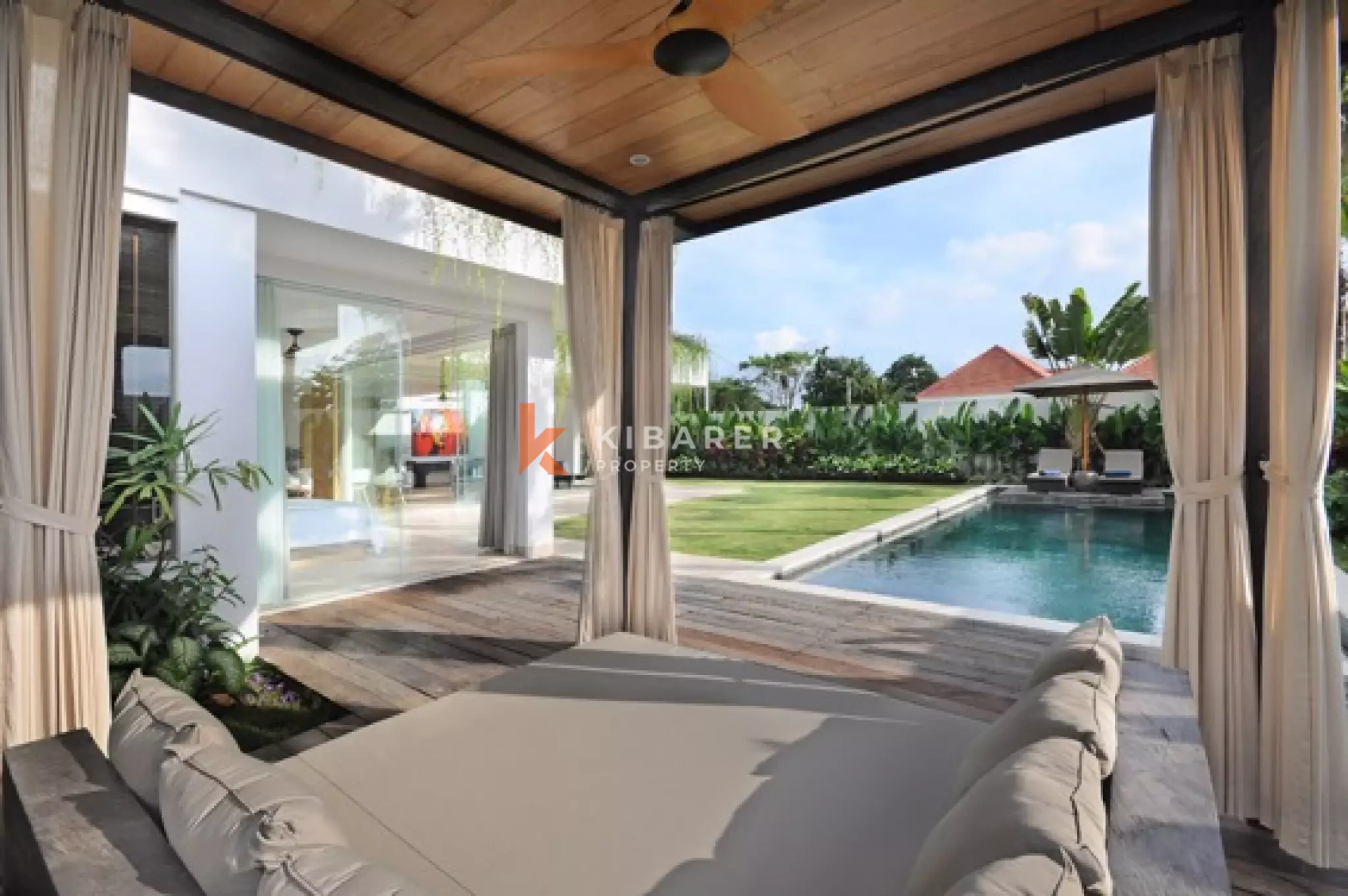 Modern Five-Bedroom Villa with Spacious Rooftop in Canggu — image 5