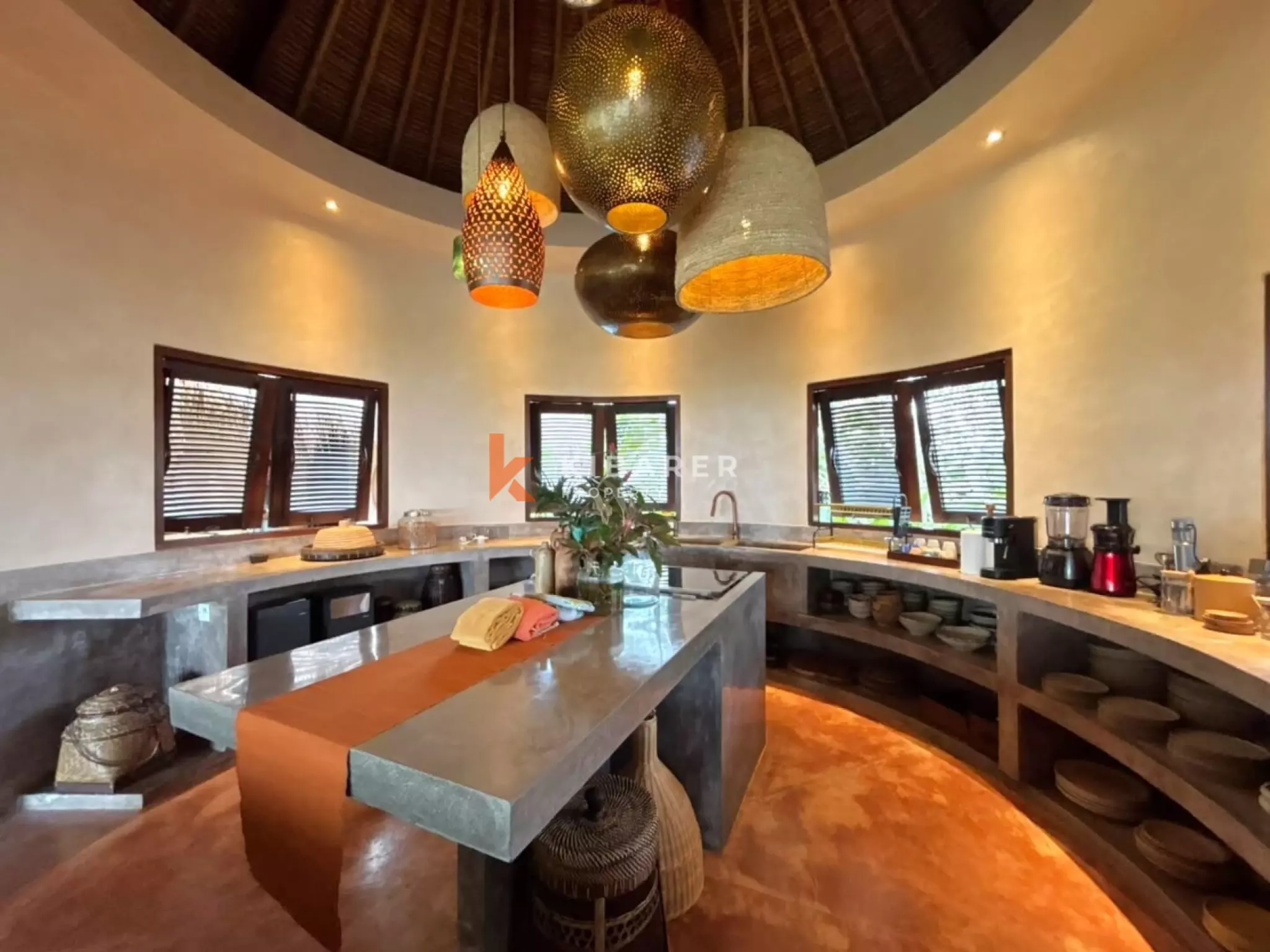 Tropical Residence with Charming Architecture – Five-Bedroom Villa with Spacious Garden in Seseh — image 12