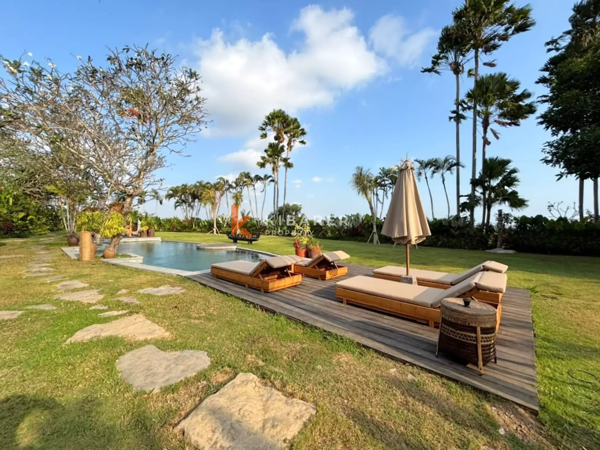 Tropical Residence with Charming Architecture – Five-Bedroom Villa with Spacious Garden in Seseh — image 3