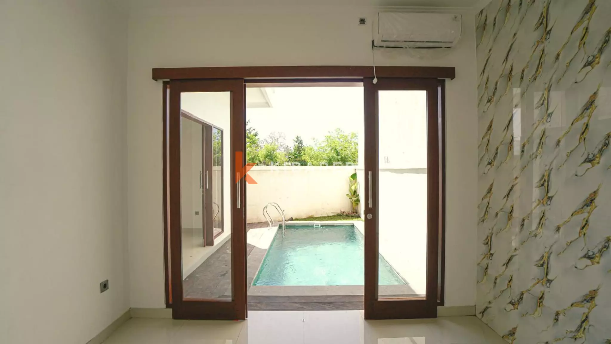 Unfurnished Three-Bedroom Contemporary Villa for Rent in Munggu — image 3