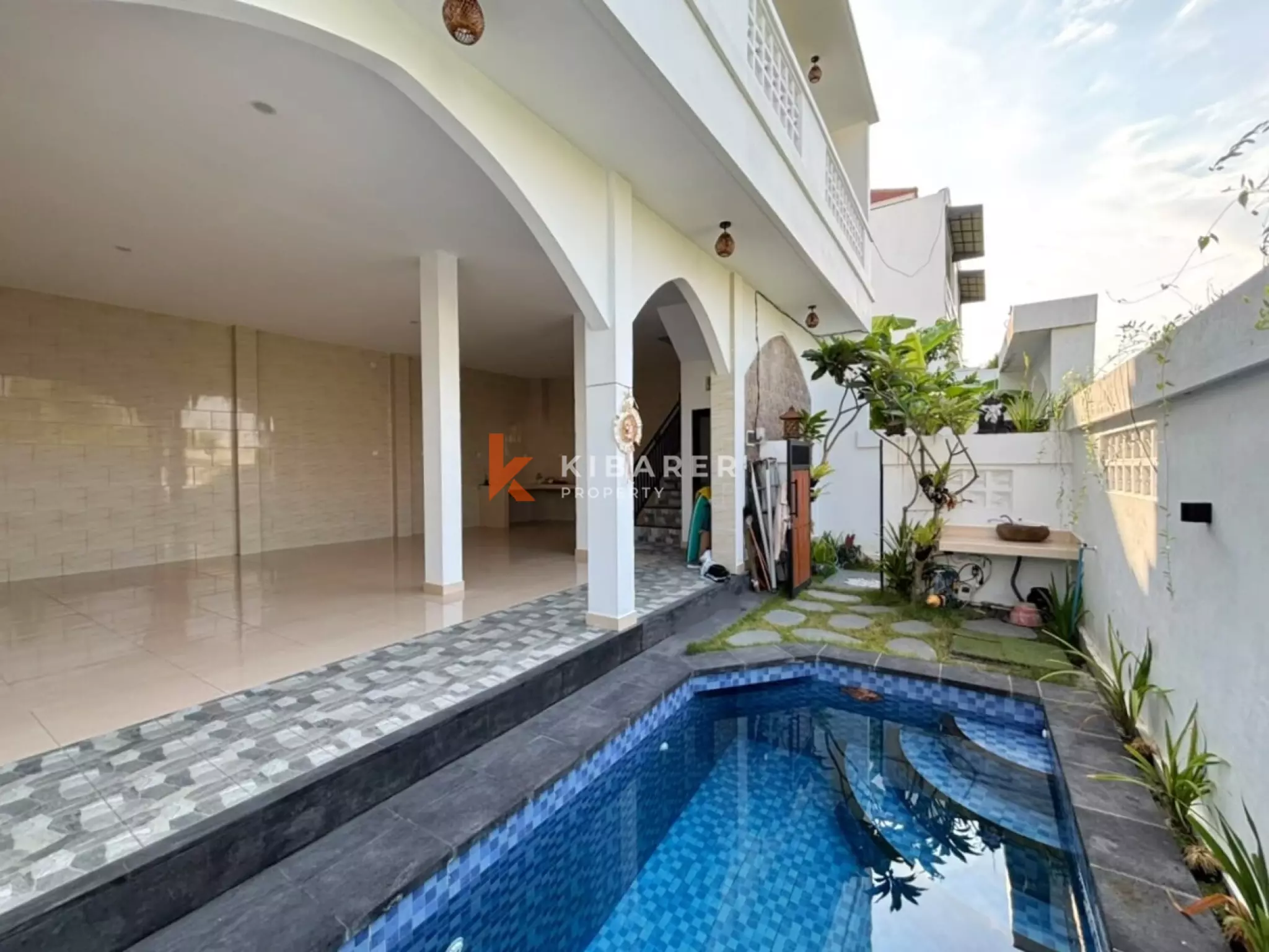 Rooftop Villa with 2 Bedrooms Unfurnished in Tumbak Bayuh — image 2