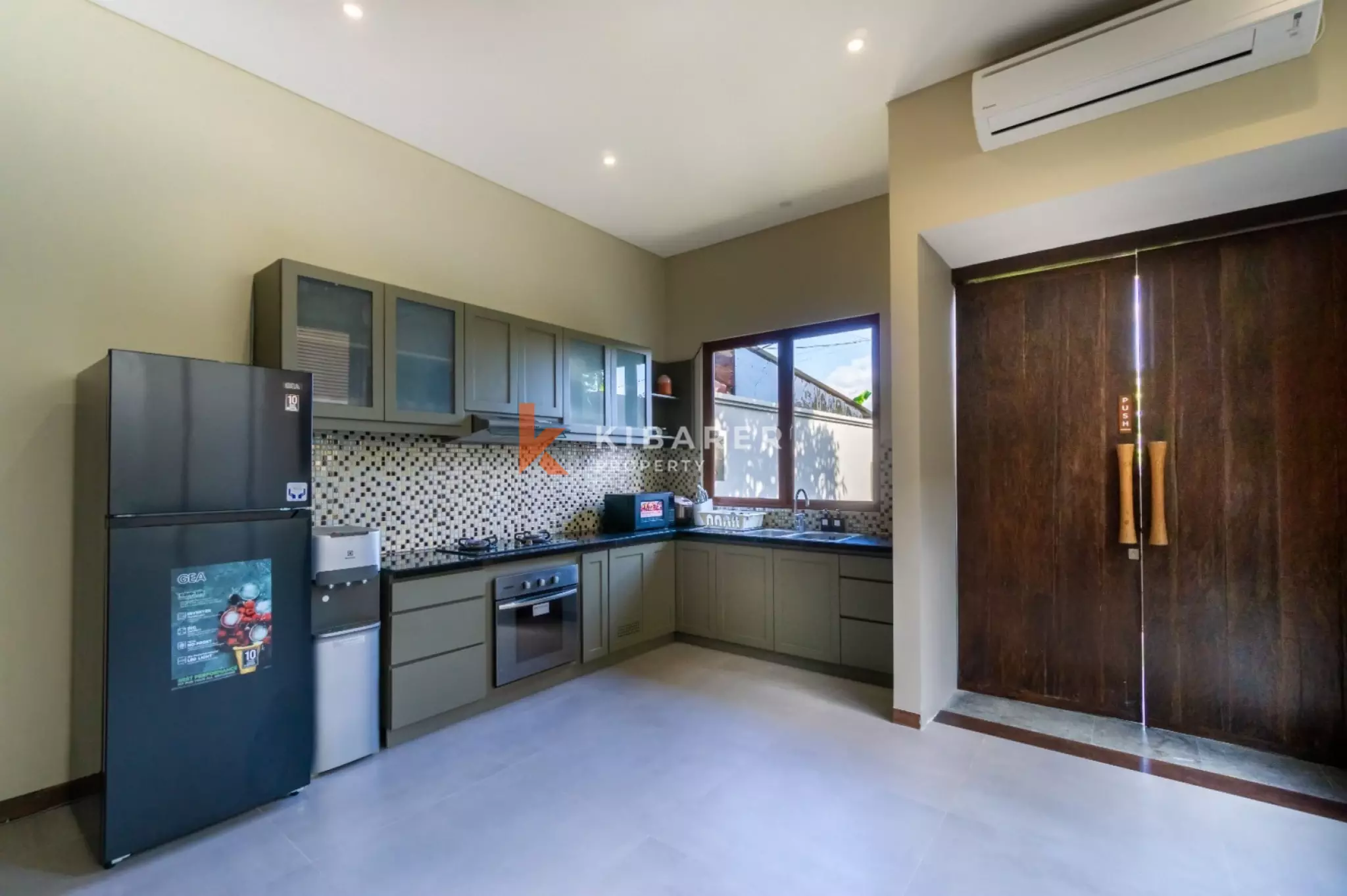 Three-Bedroom Villa with Beautiful Furnishings in Kerobokan — image 4