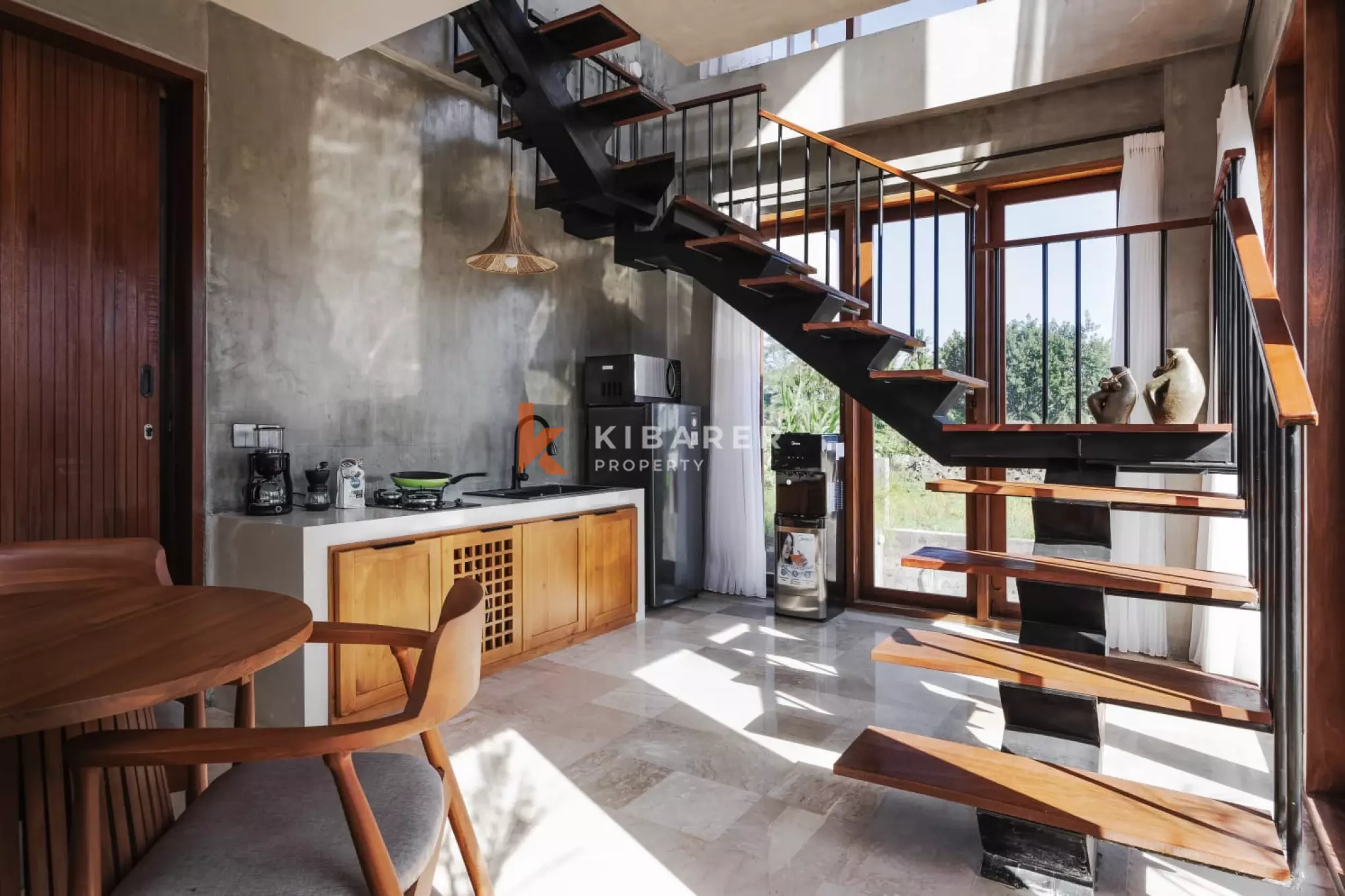 Elegant Four-Bedroom Villa with Private Pool in Cemagi — image 3