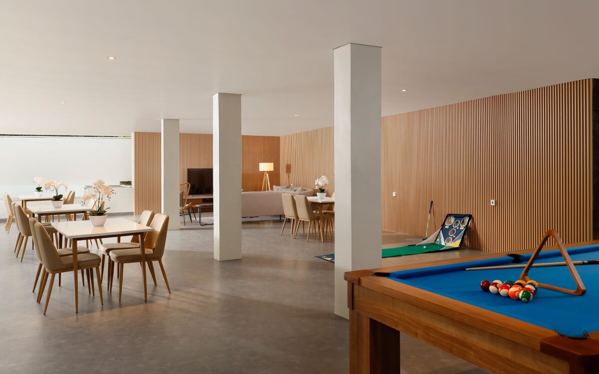 Snug Tropical Gathering 6 Bedroom Private Villa in Canggu