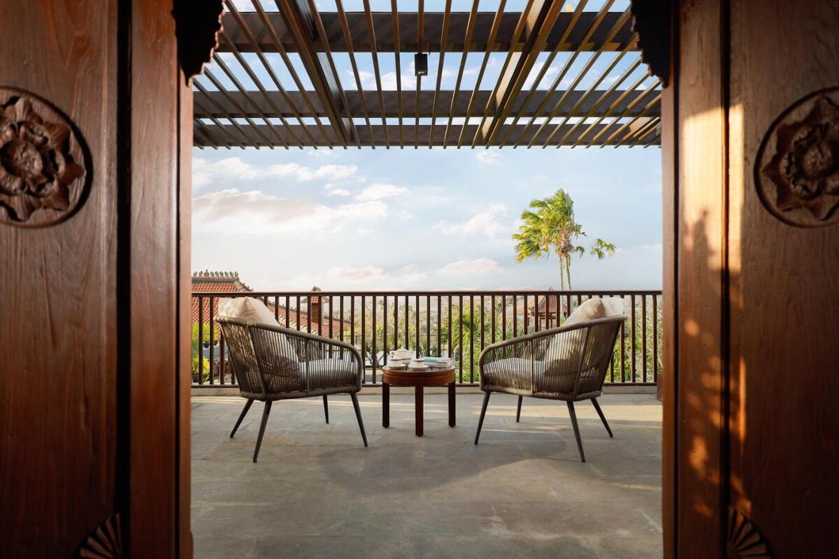 Traditional Joglo Retreat 10 Bedroom Private Villa in Jimbaran — image 5