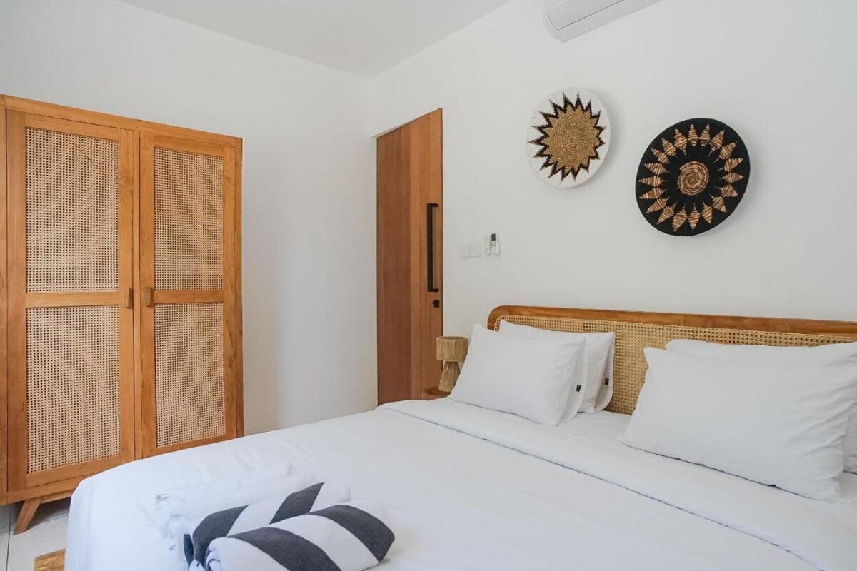 Sleek Designer Retreat 4 Bedroom Private Villa in Canggu — image 5