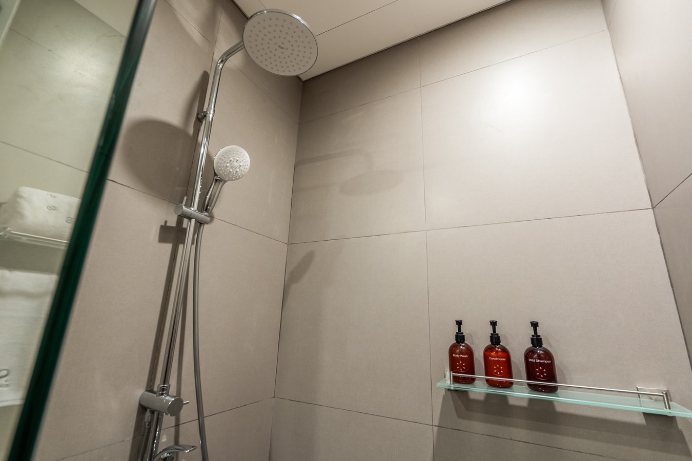 Canggu 1BR Suite | Rooftop Gym, Sauna & Pool in Canggu, Bali — image 17